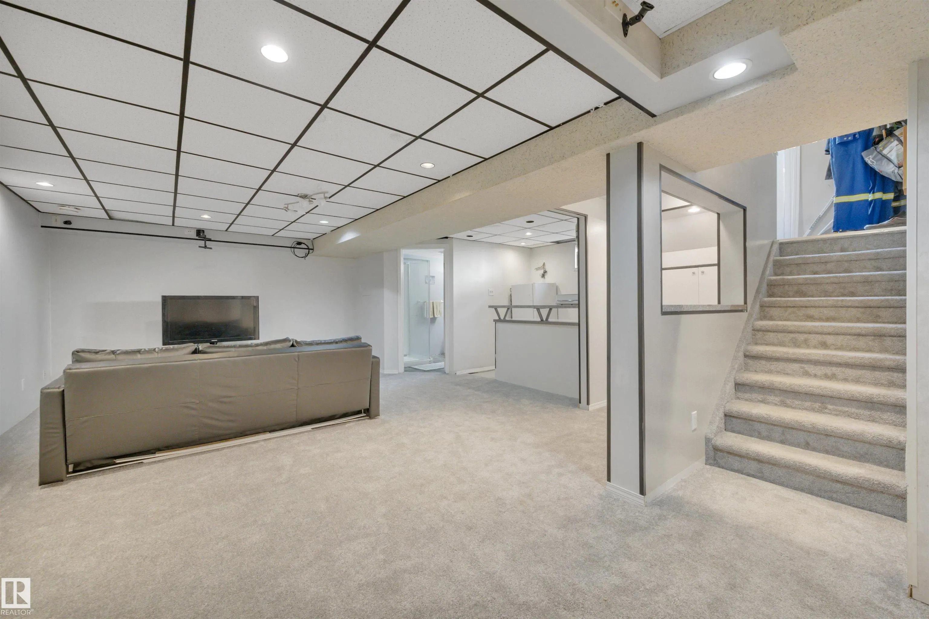 2 CAMELOT Place