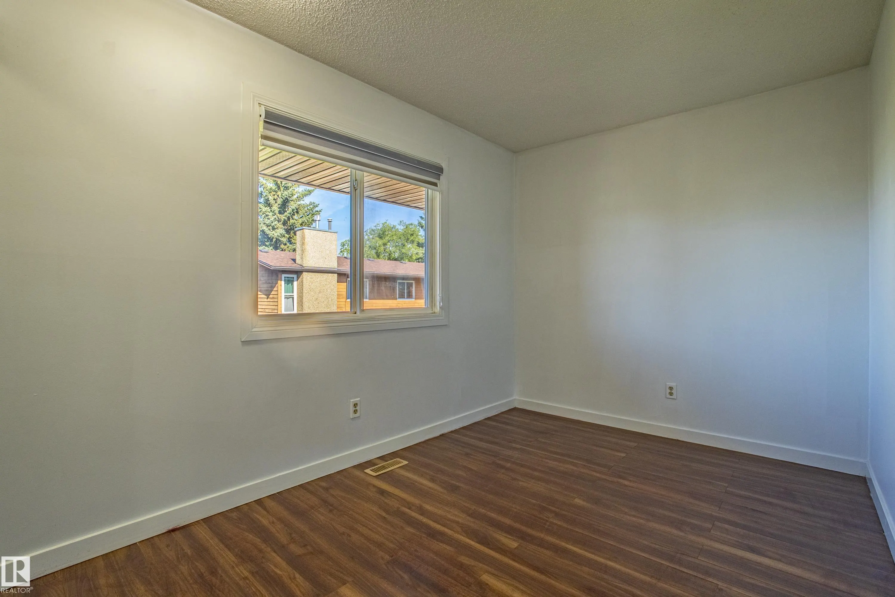#37 3812 20 Avenue