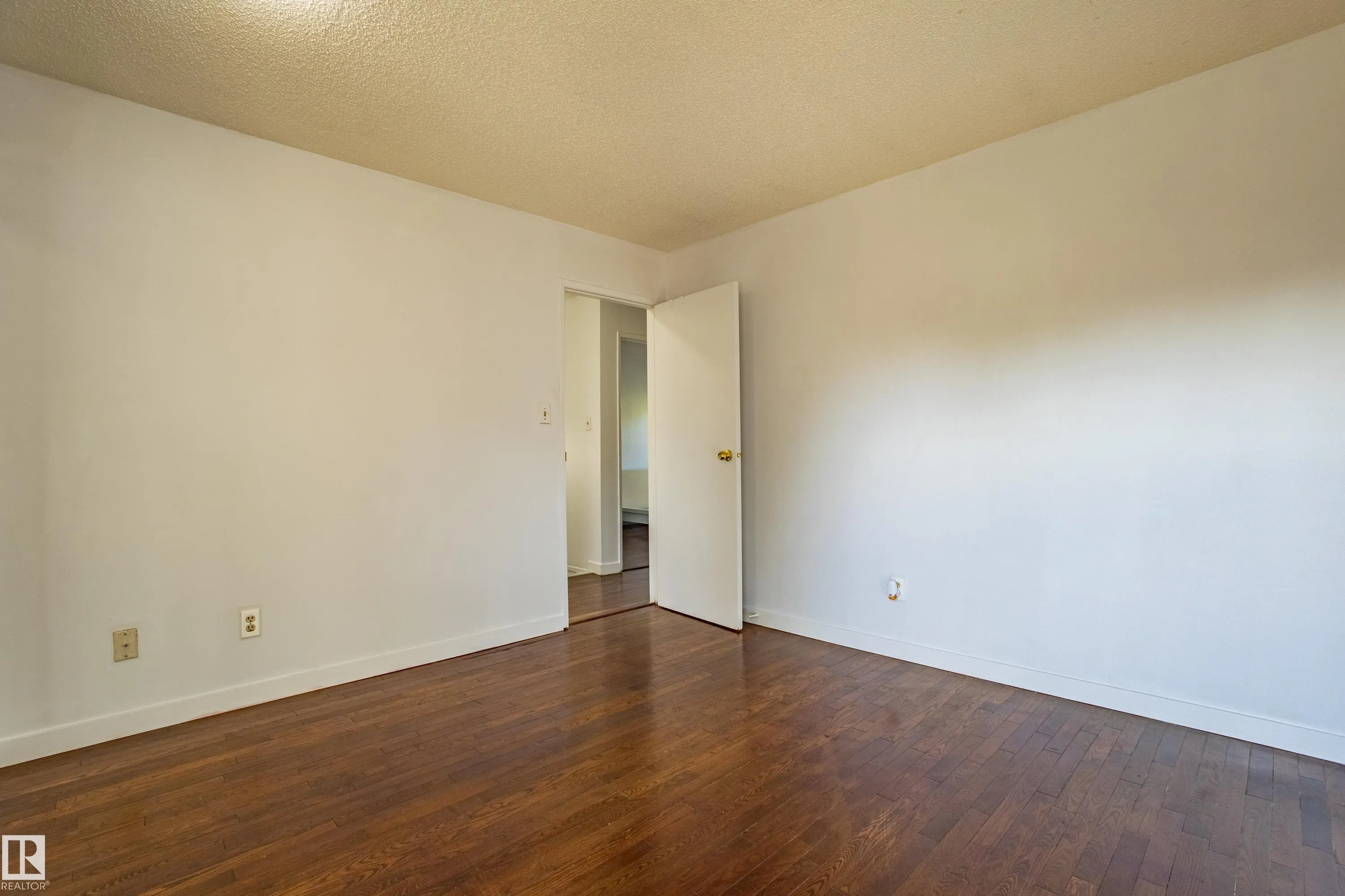 #37 3812 20 Avenue