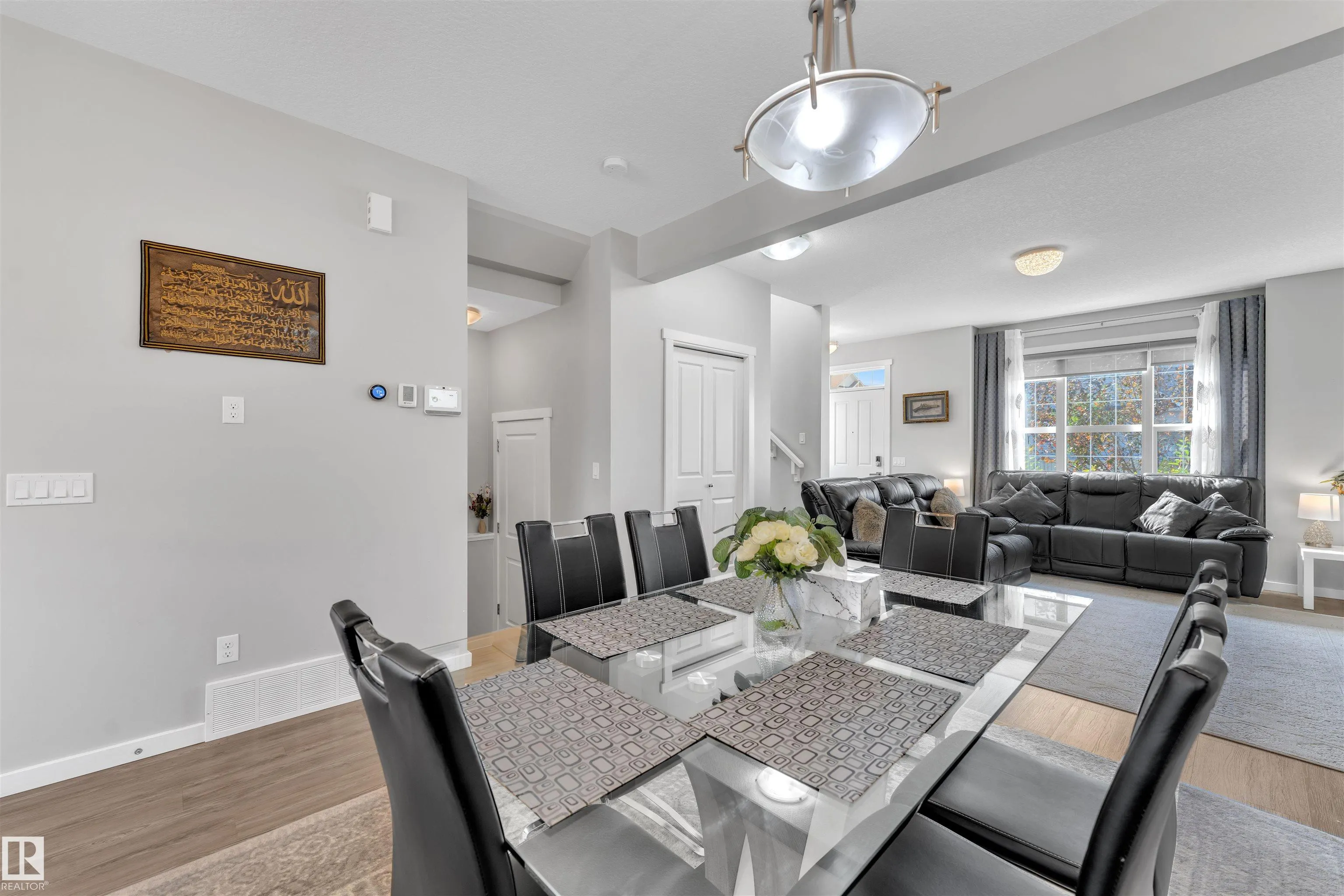 2637 MAPLE Way