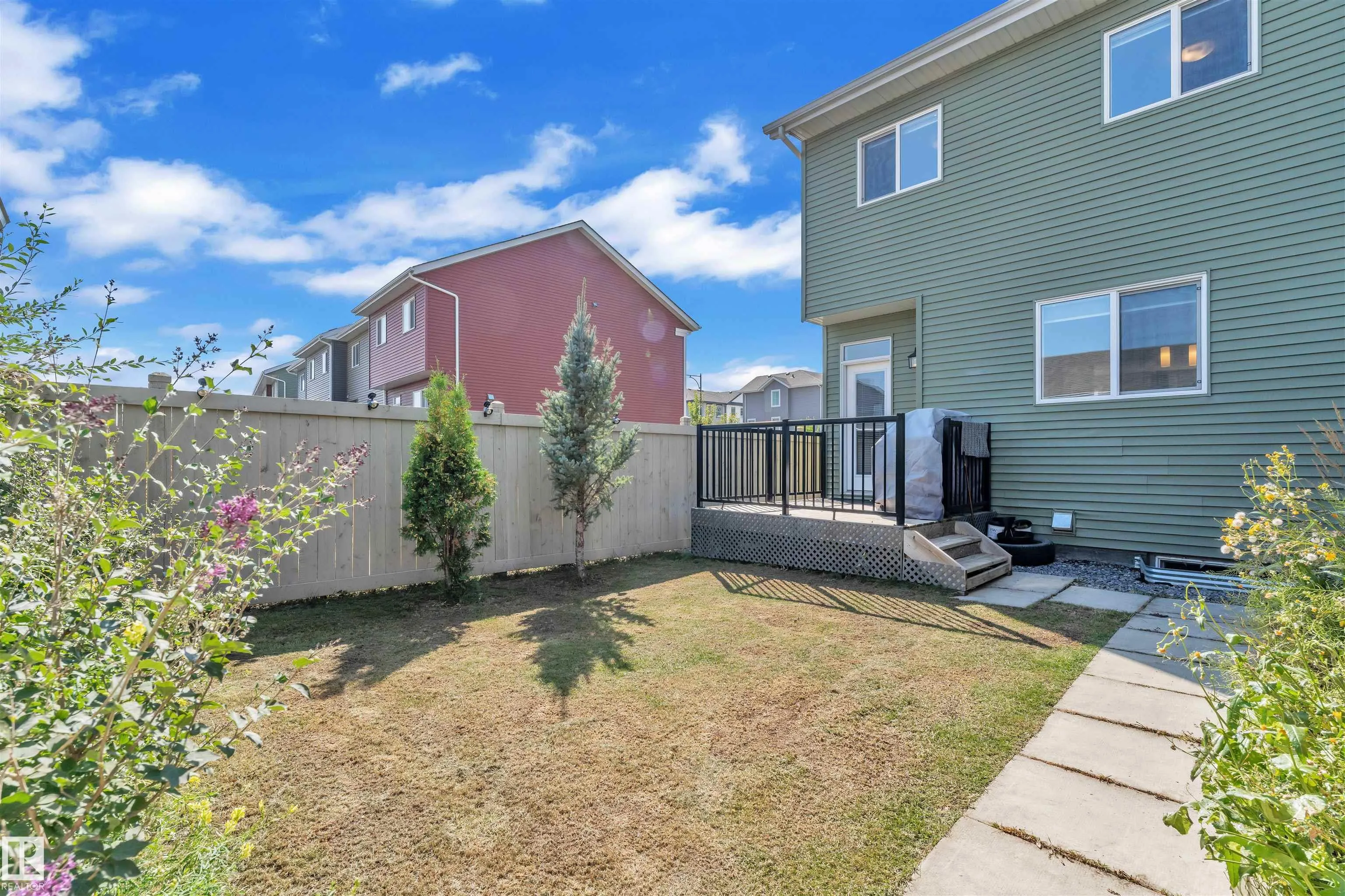 2637 MAPLE Way