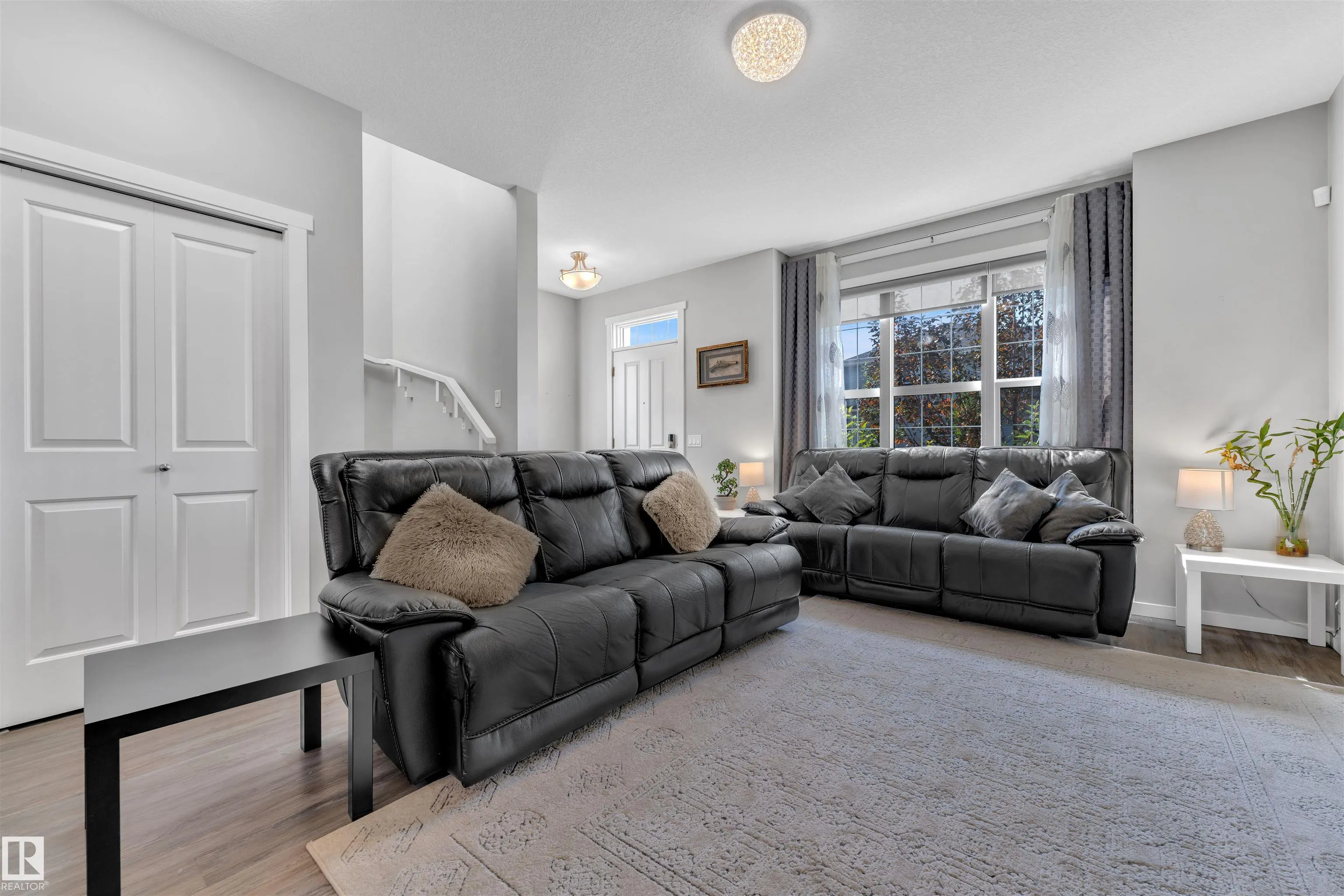 2637 MAPLE Way