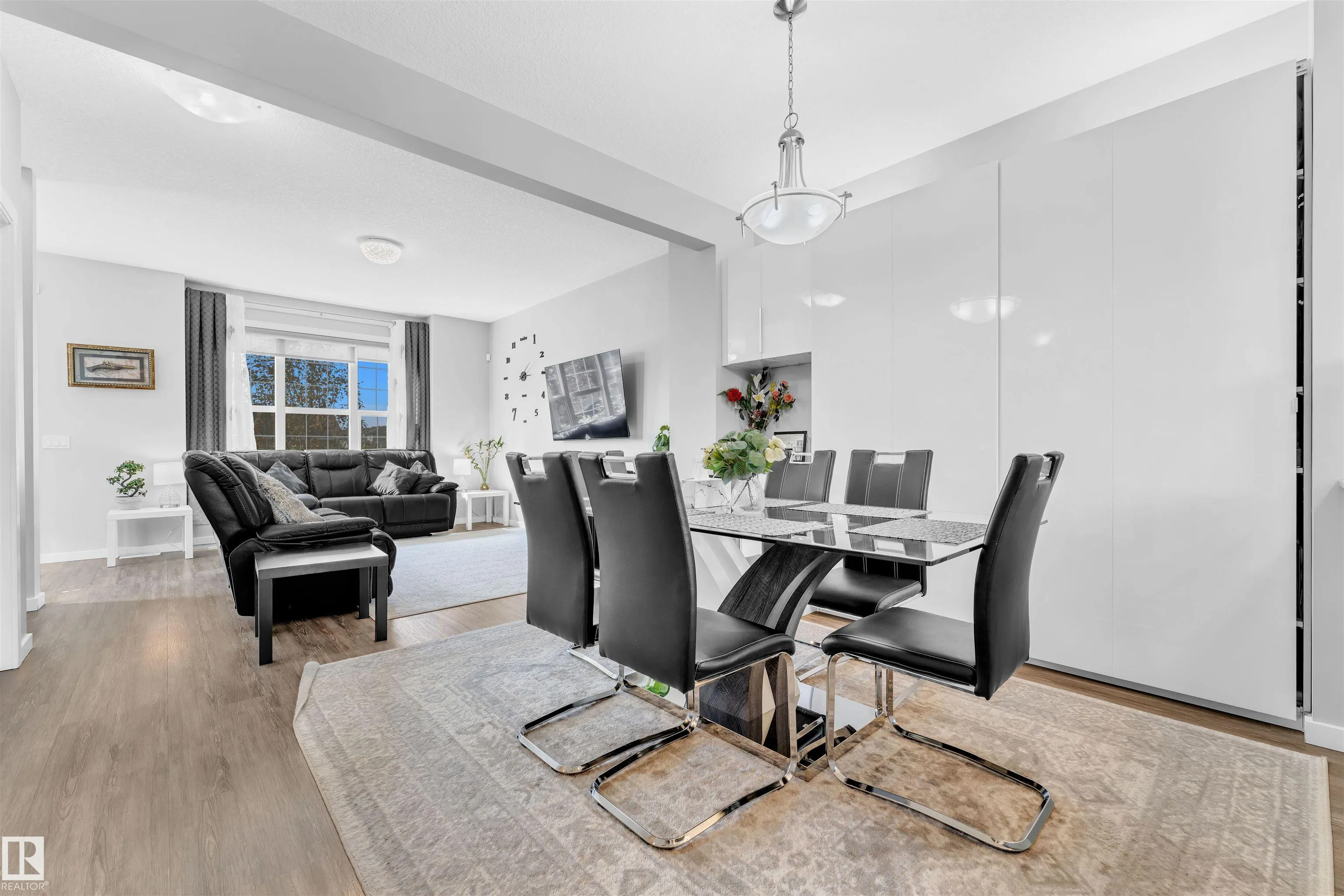 2637 MAPLE Way