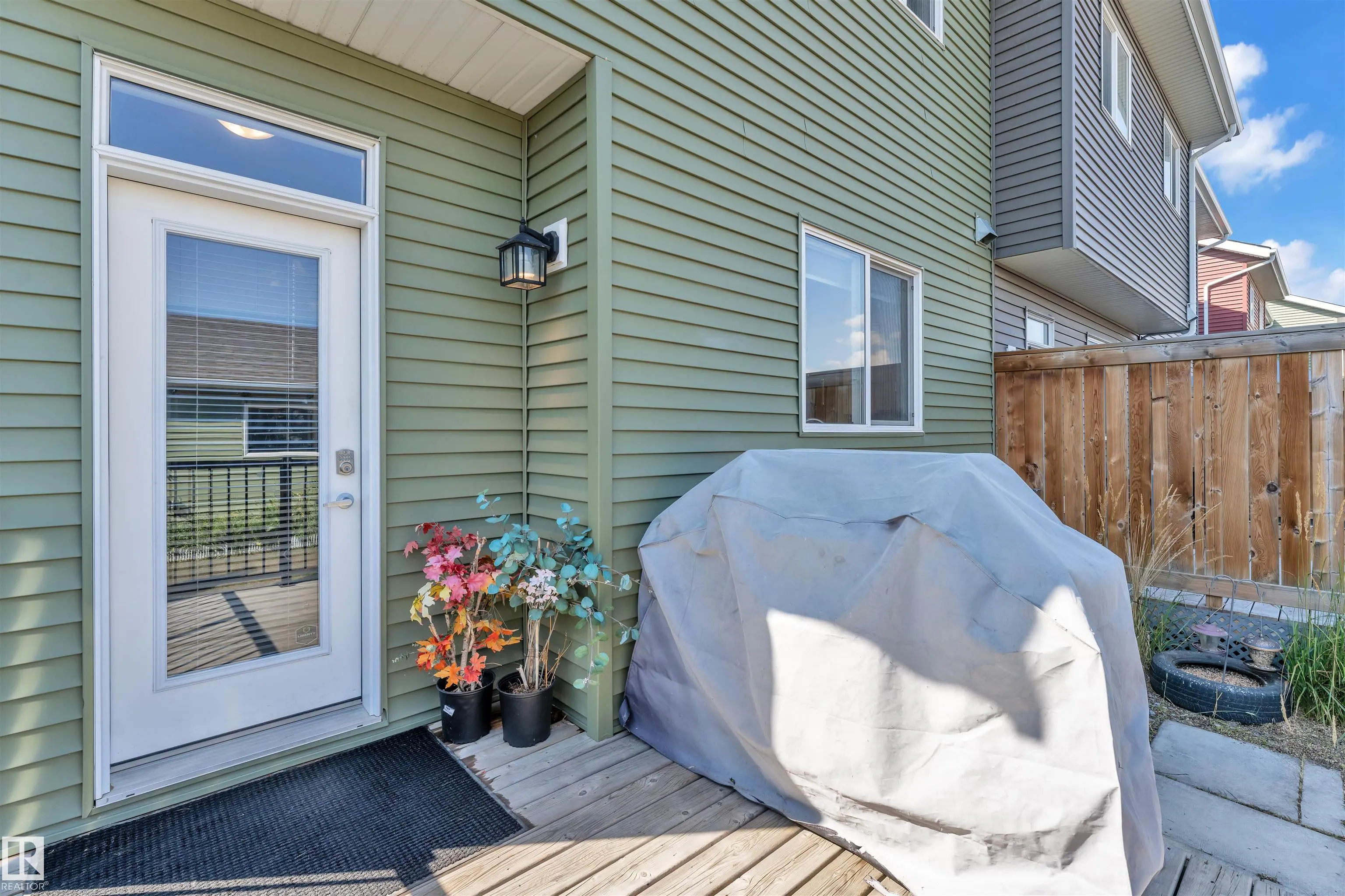 2637 MAPLE Way