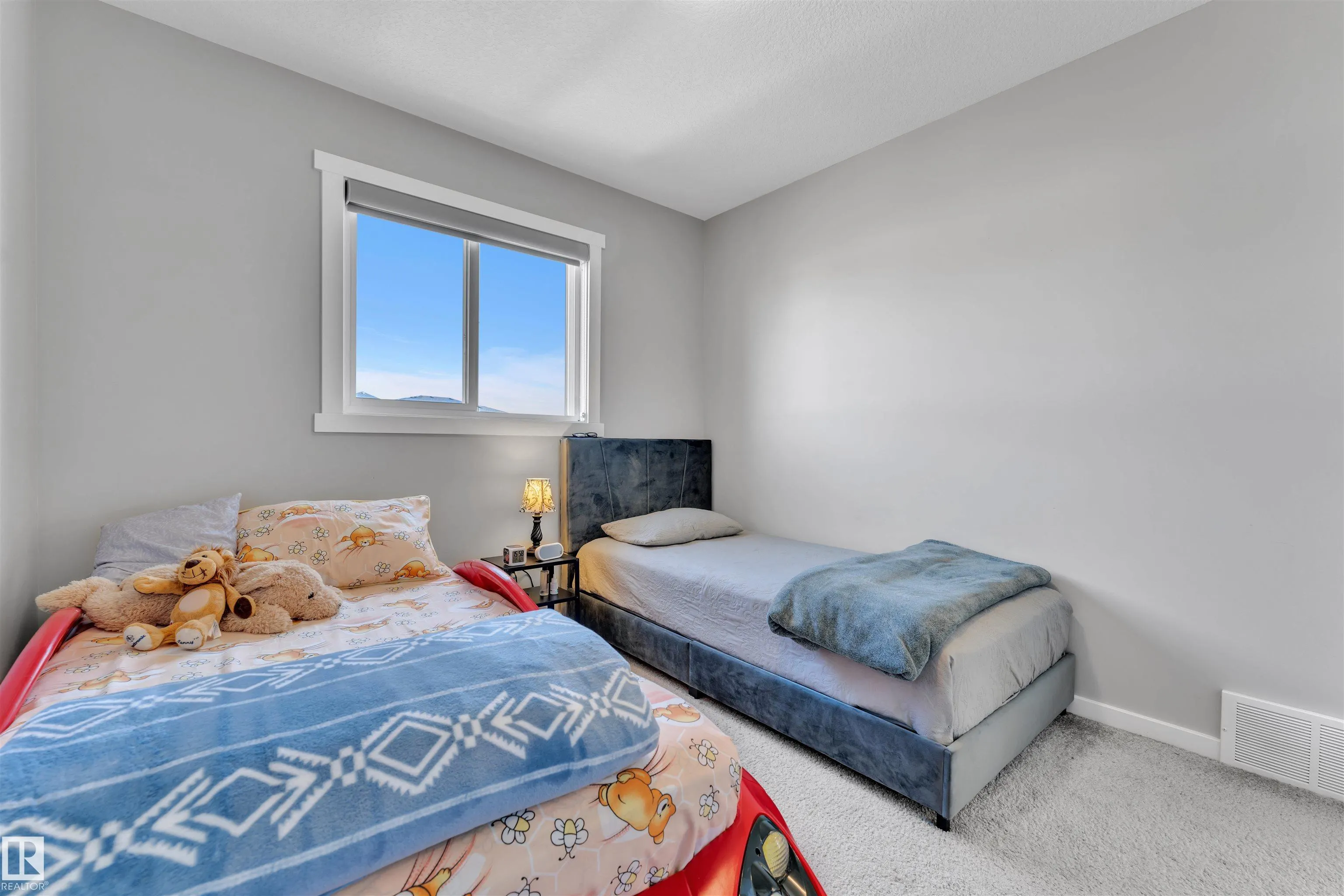 2637 MAPLE Way