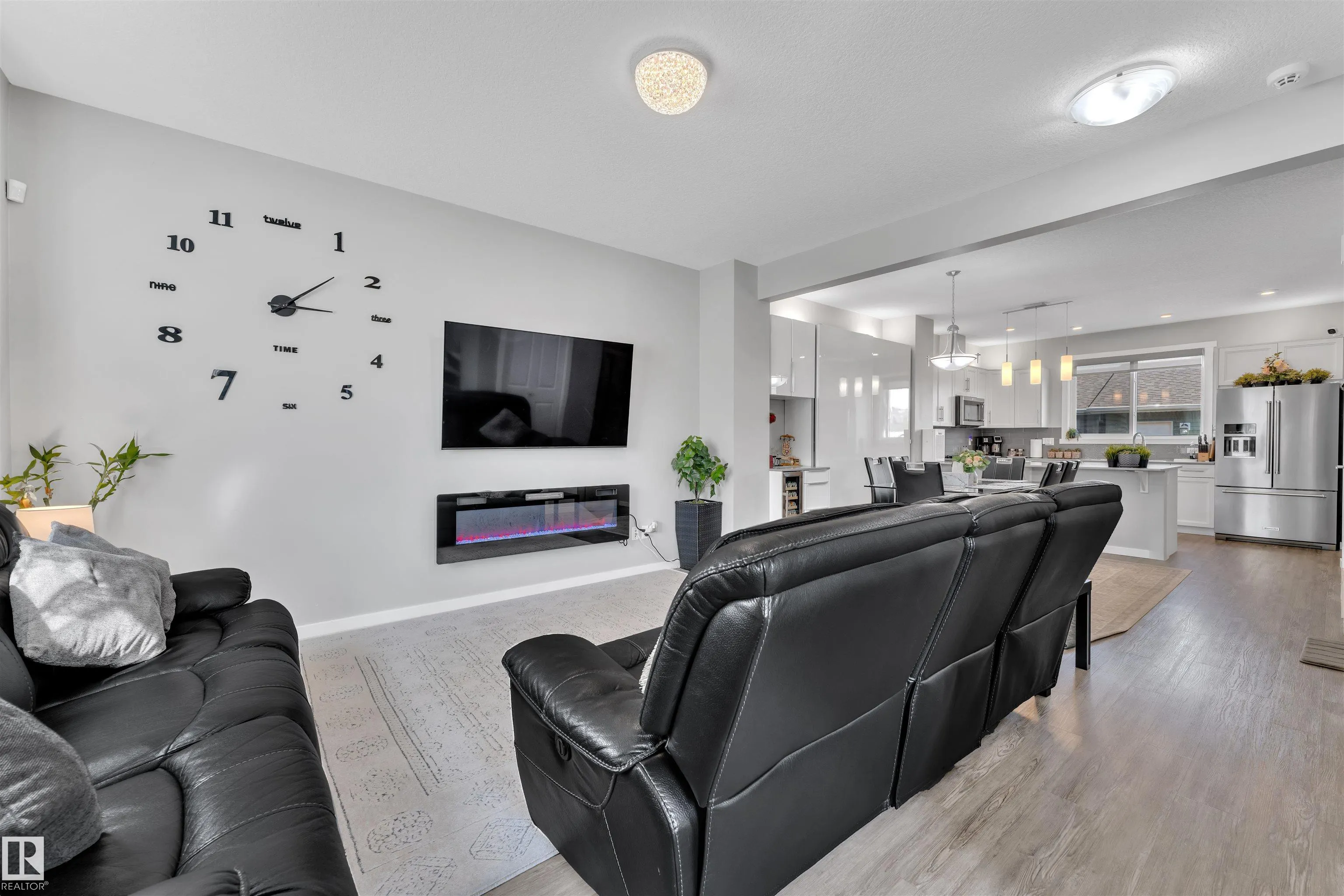 2637 MAPLE Way