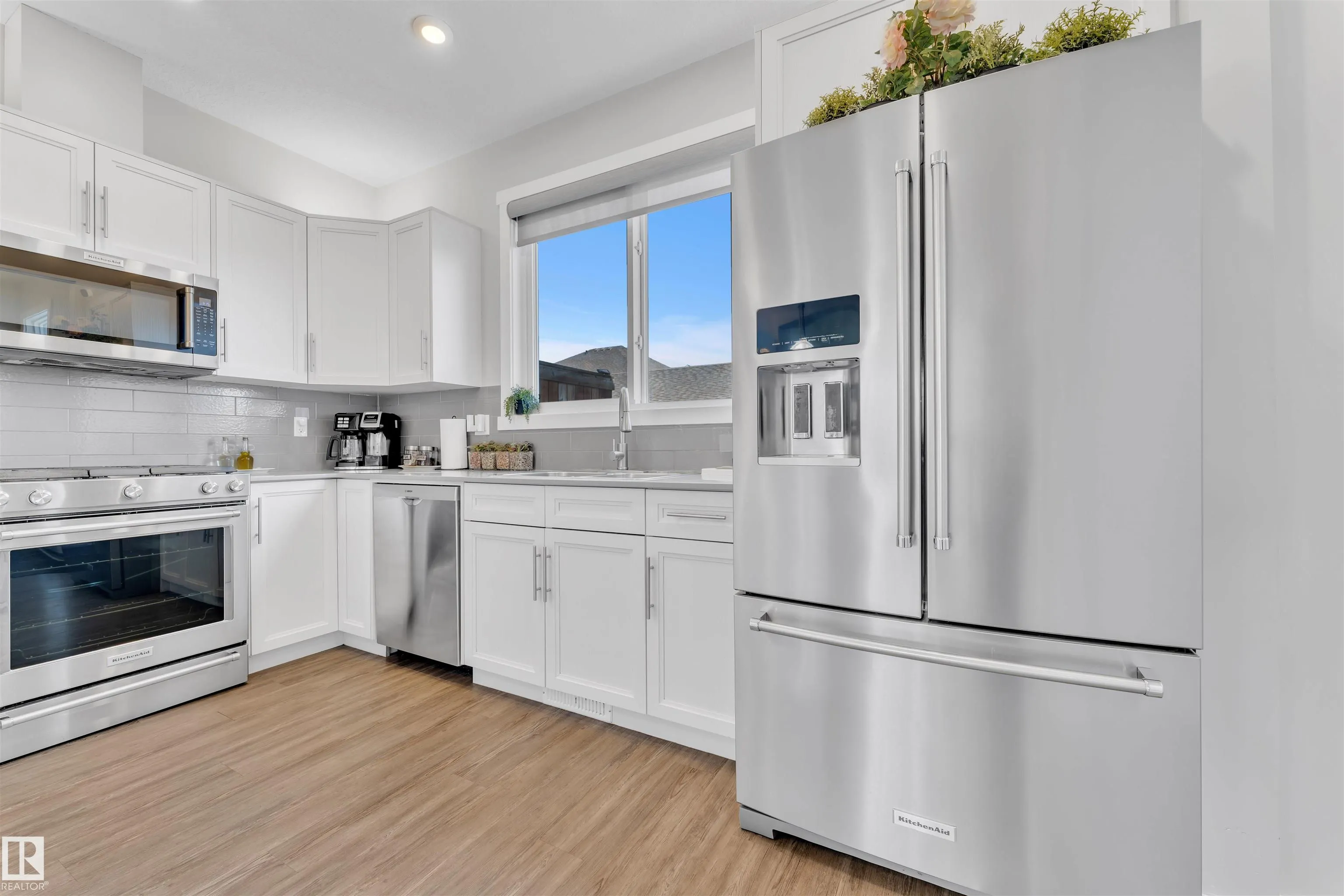 2637 MAPLE Way