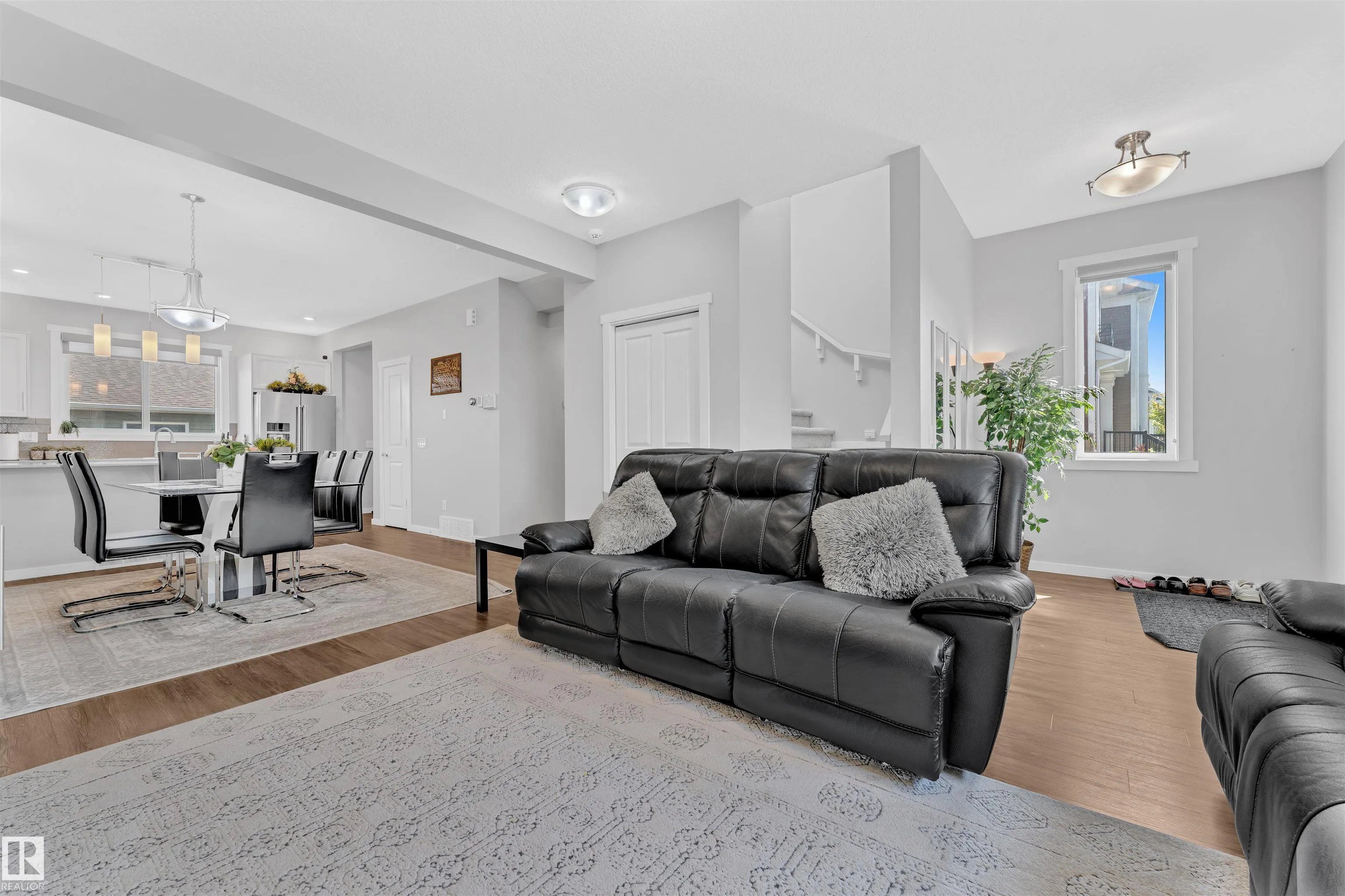 2637 MAPLE Way