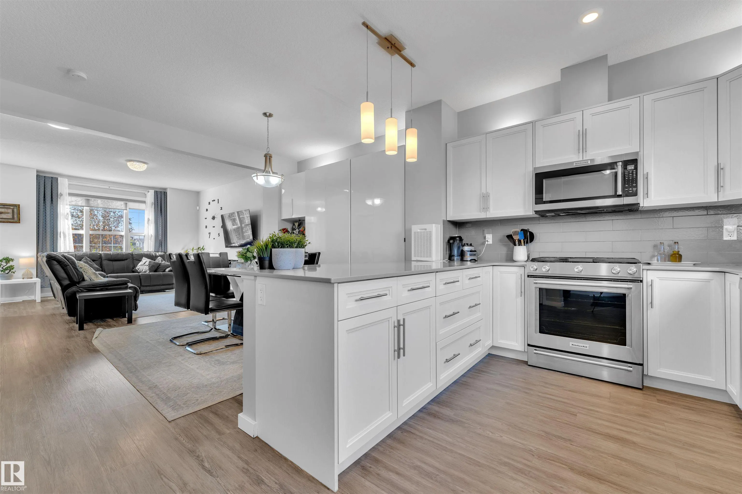 2637 MAPLE Way