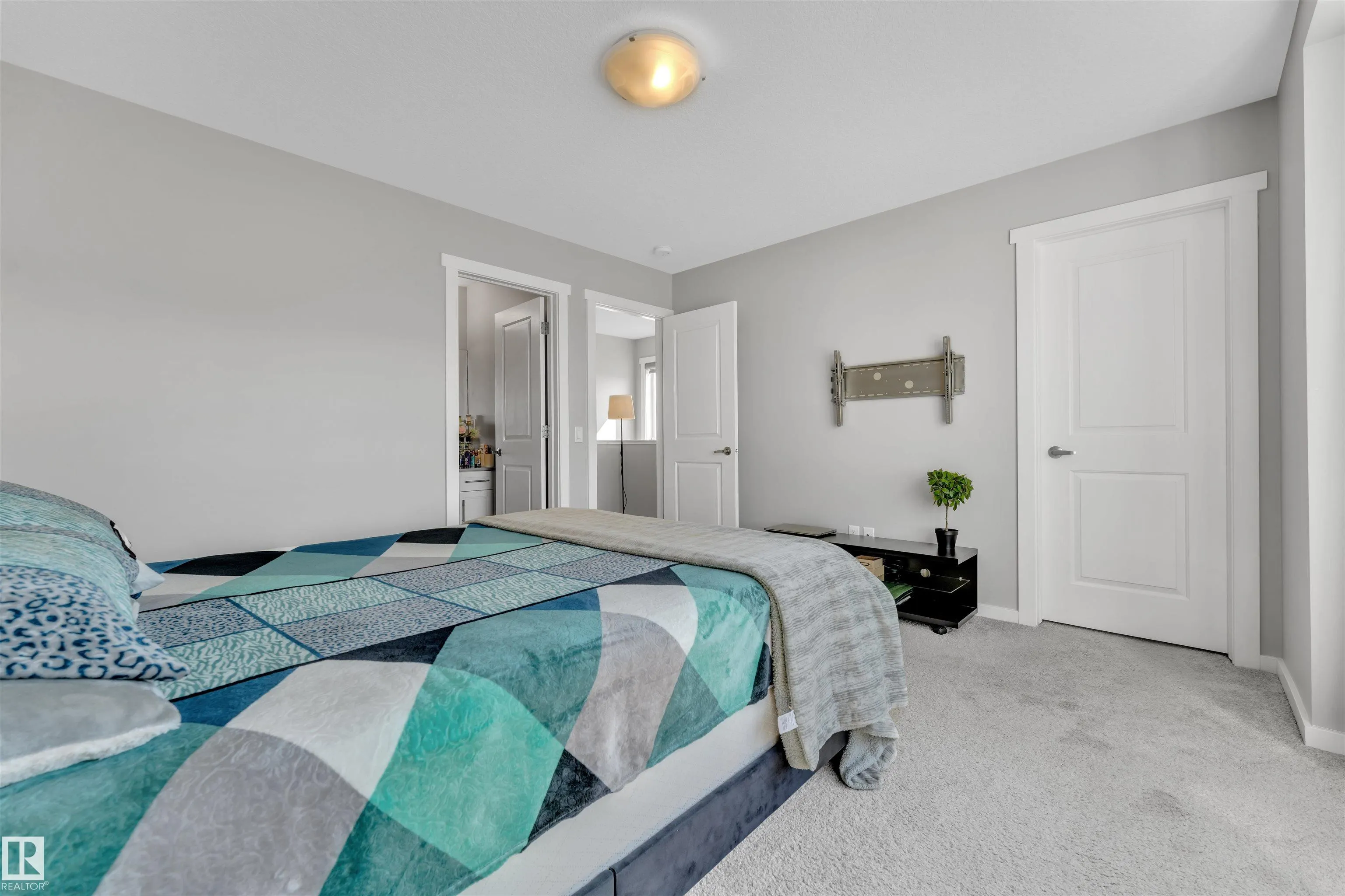 2637 MAPLE Way