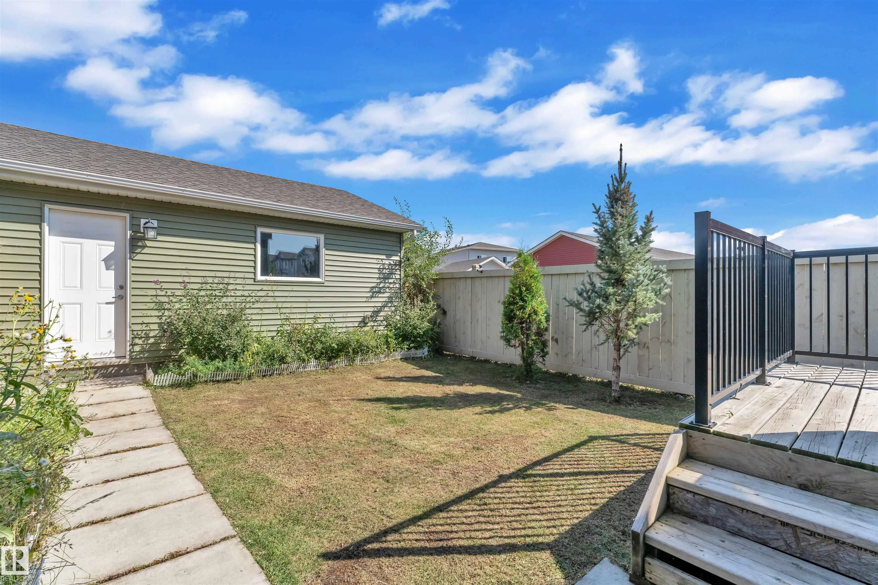 2637 MAPLE Way