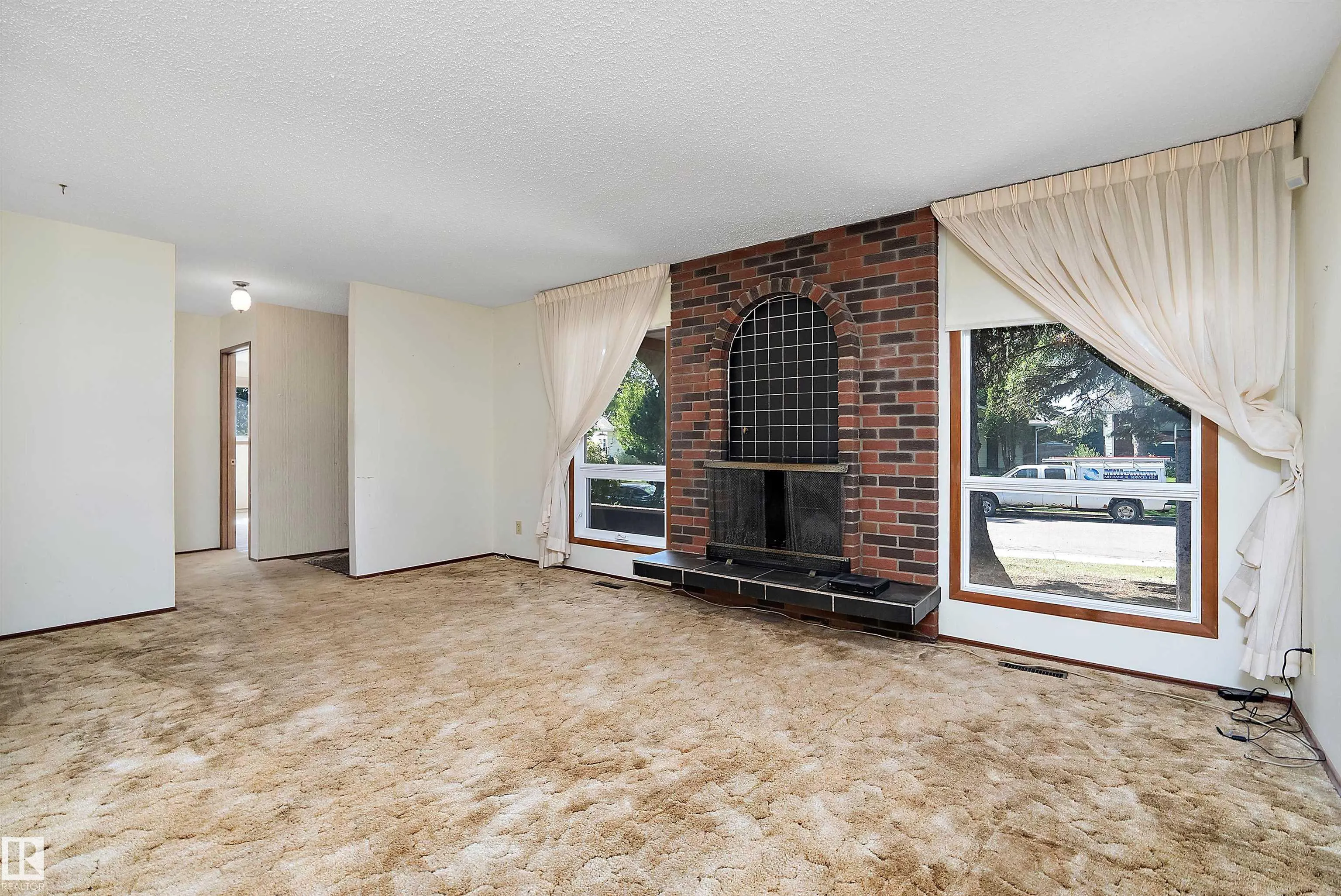 4 APACHE Crescent