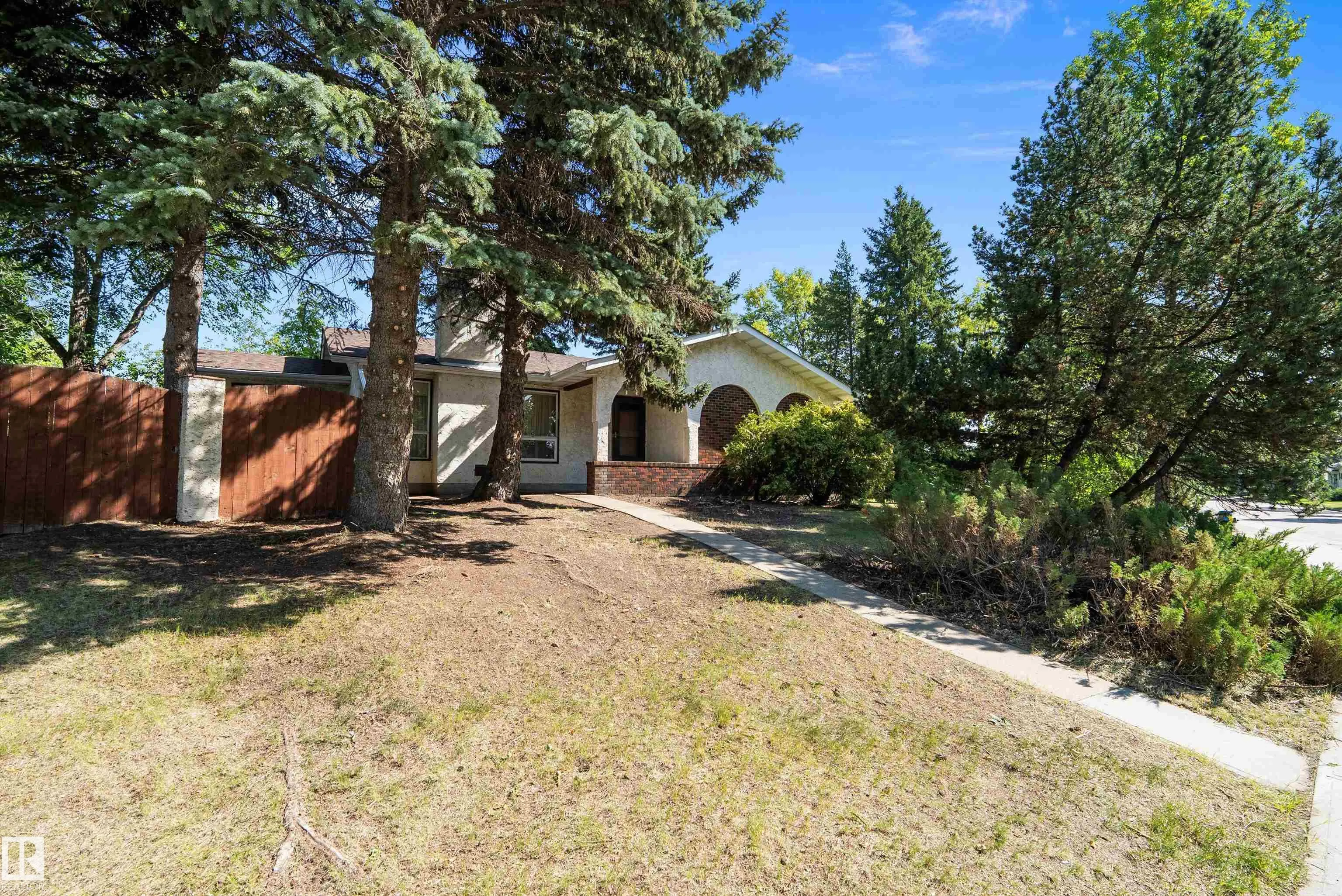 4 APACHE Crescent
