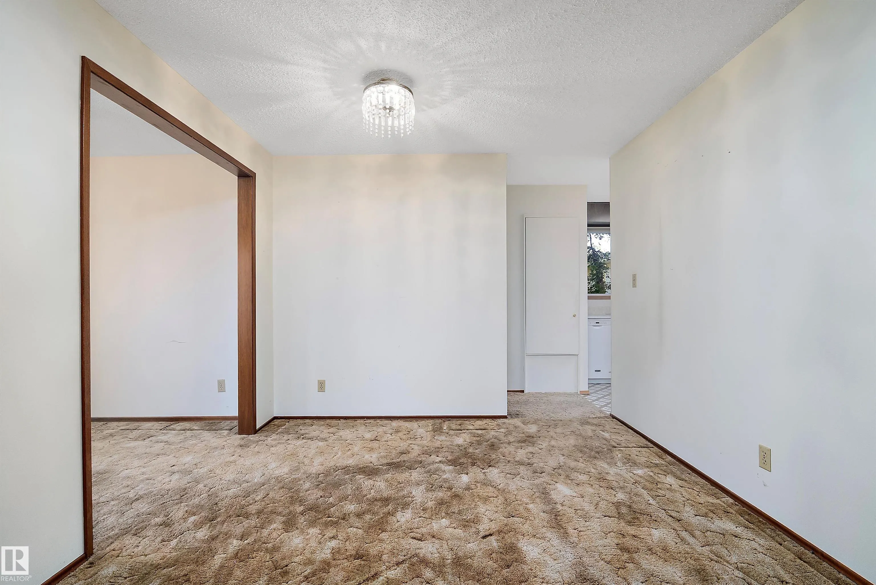4 APACHE Crescent