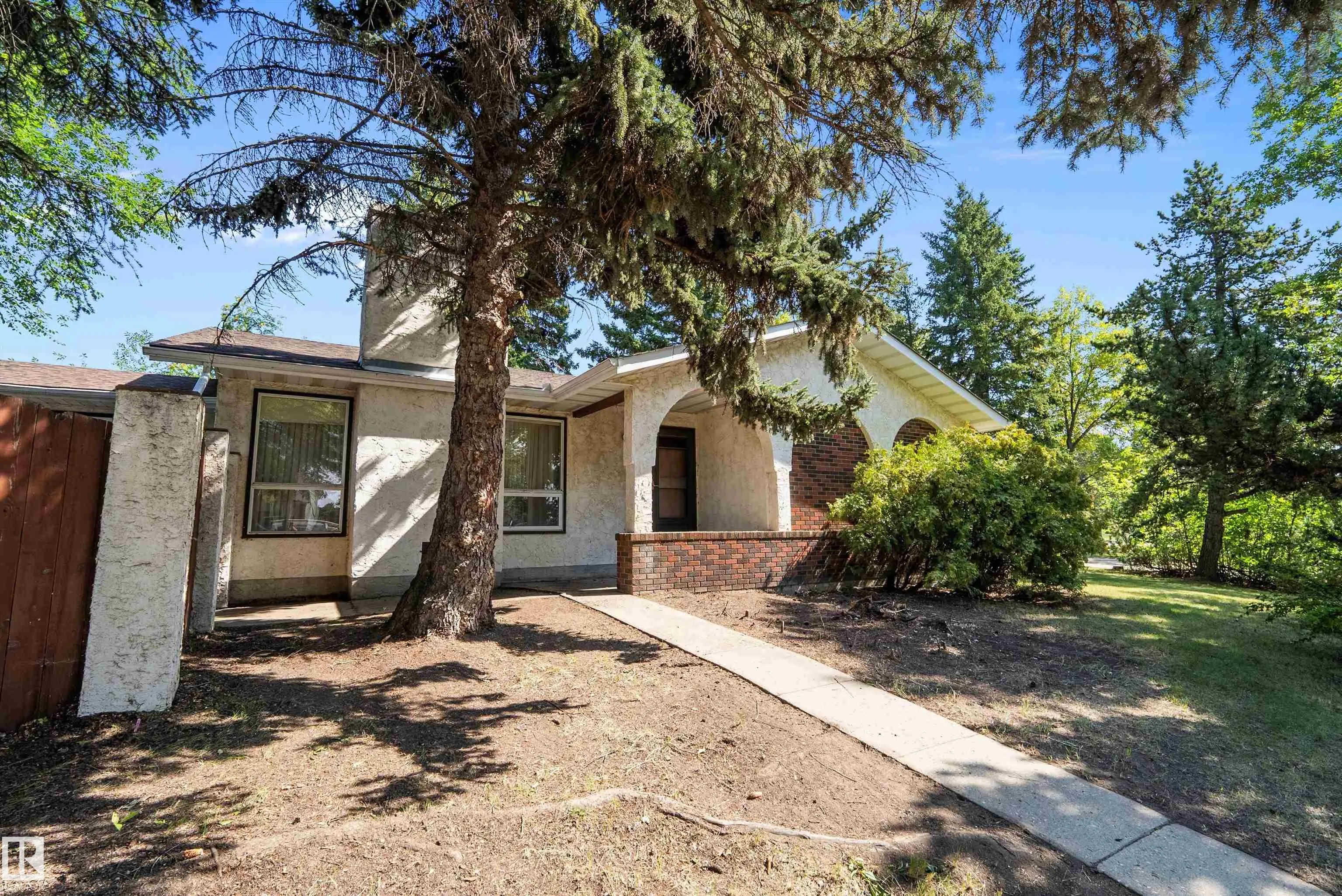 4 APACHE Crescent