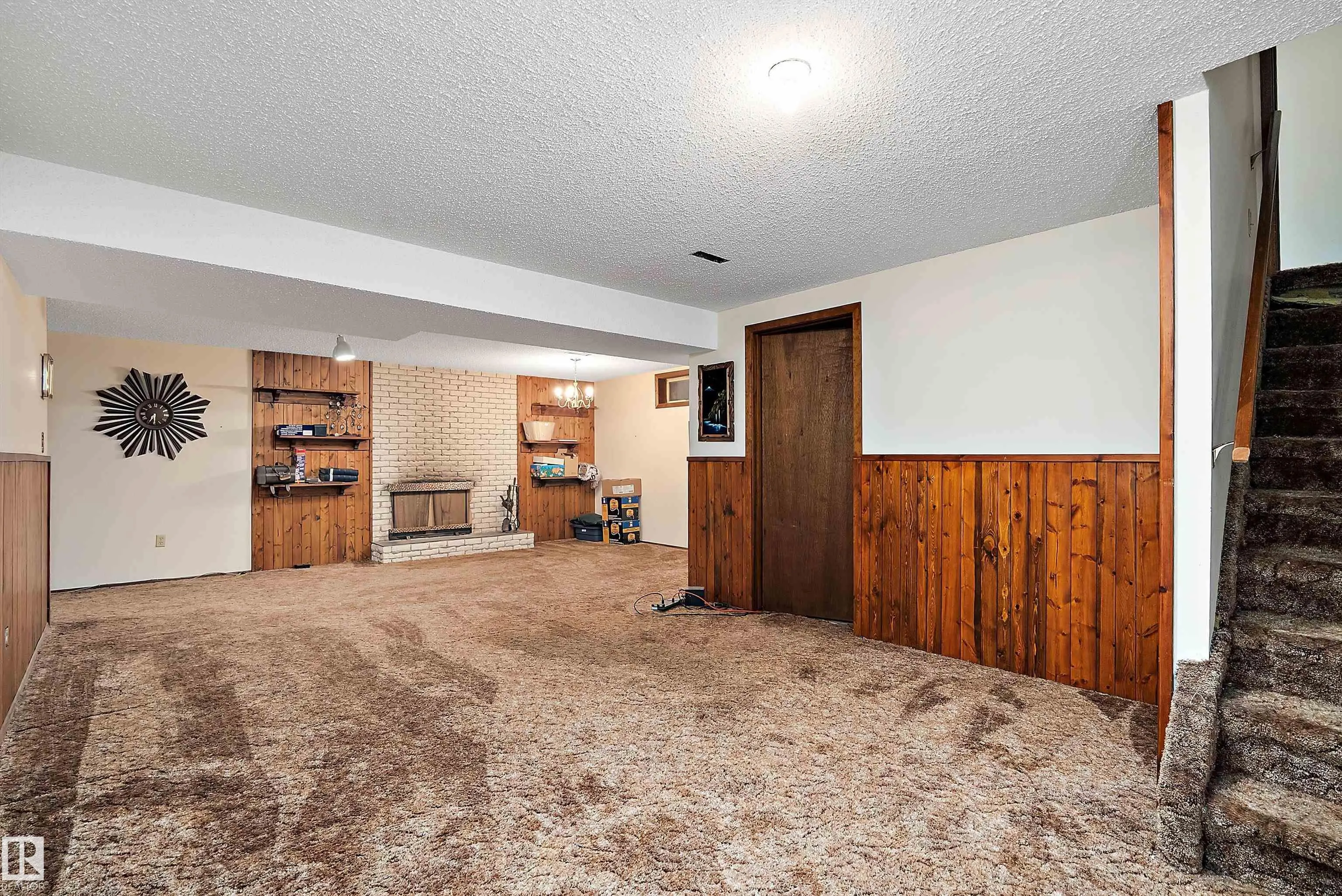 4 APACHE Crescent