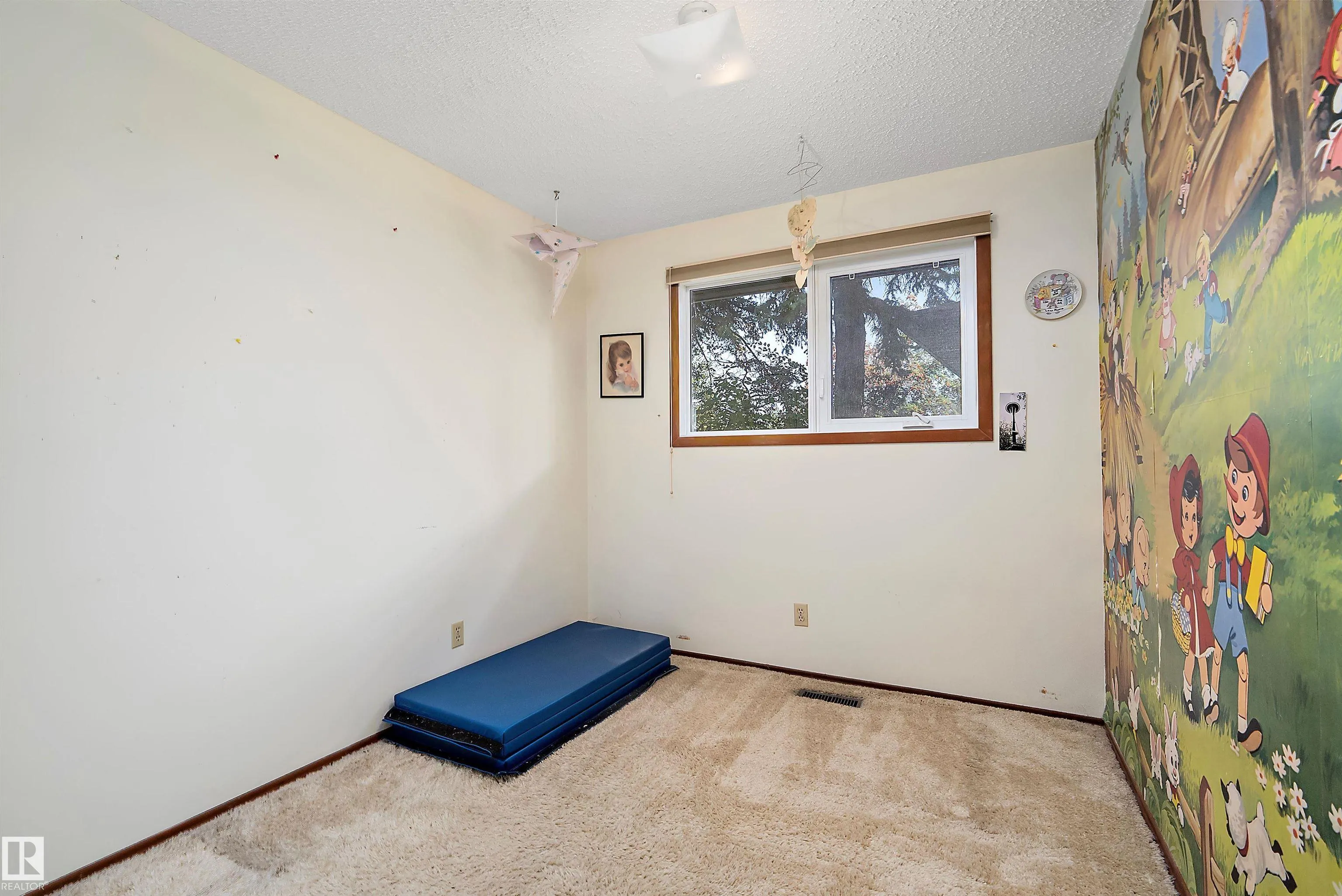 4 APACHE Crescent