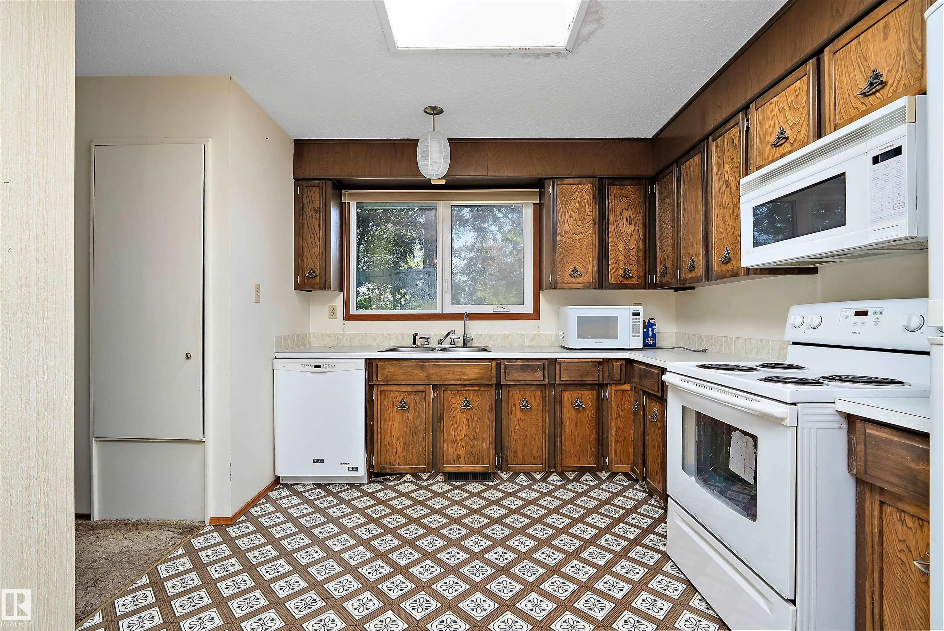 4 APACHE Crescent