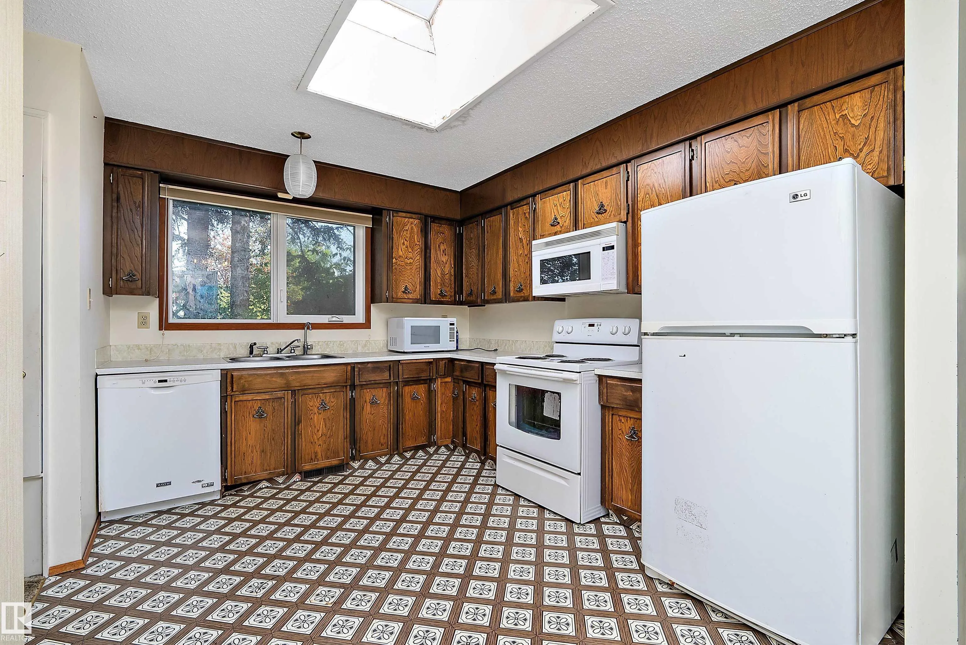 4 APACHE Crescent