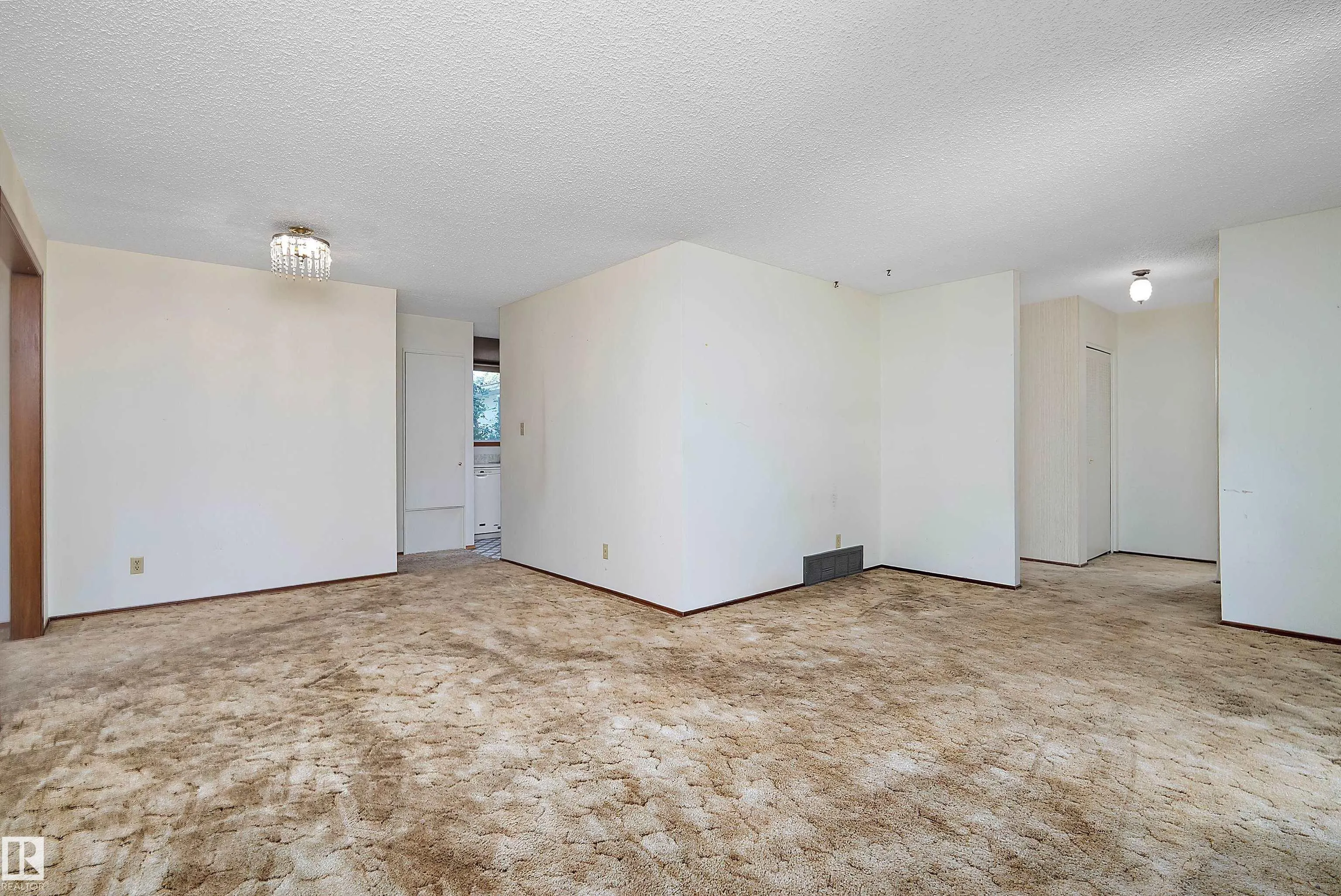 4 APACHE Crescent