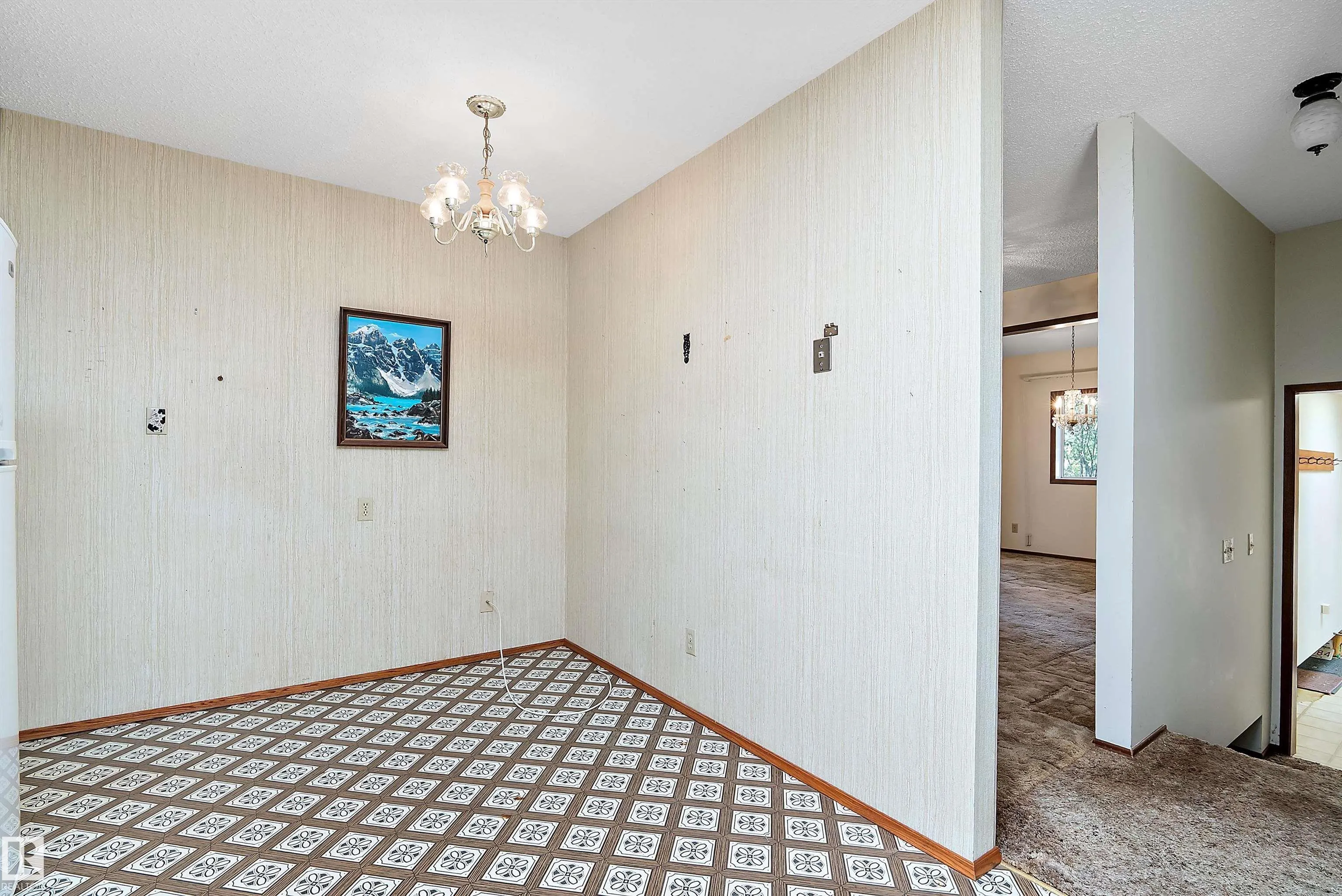4 APACHE Crescent