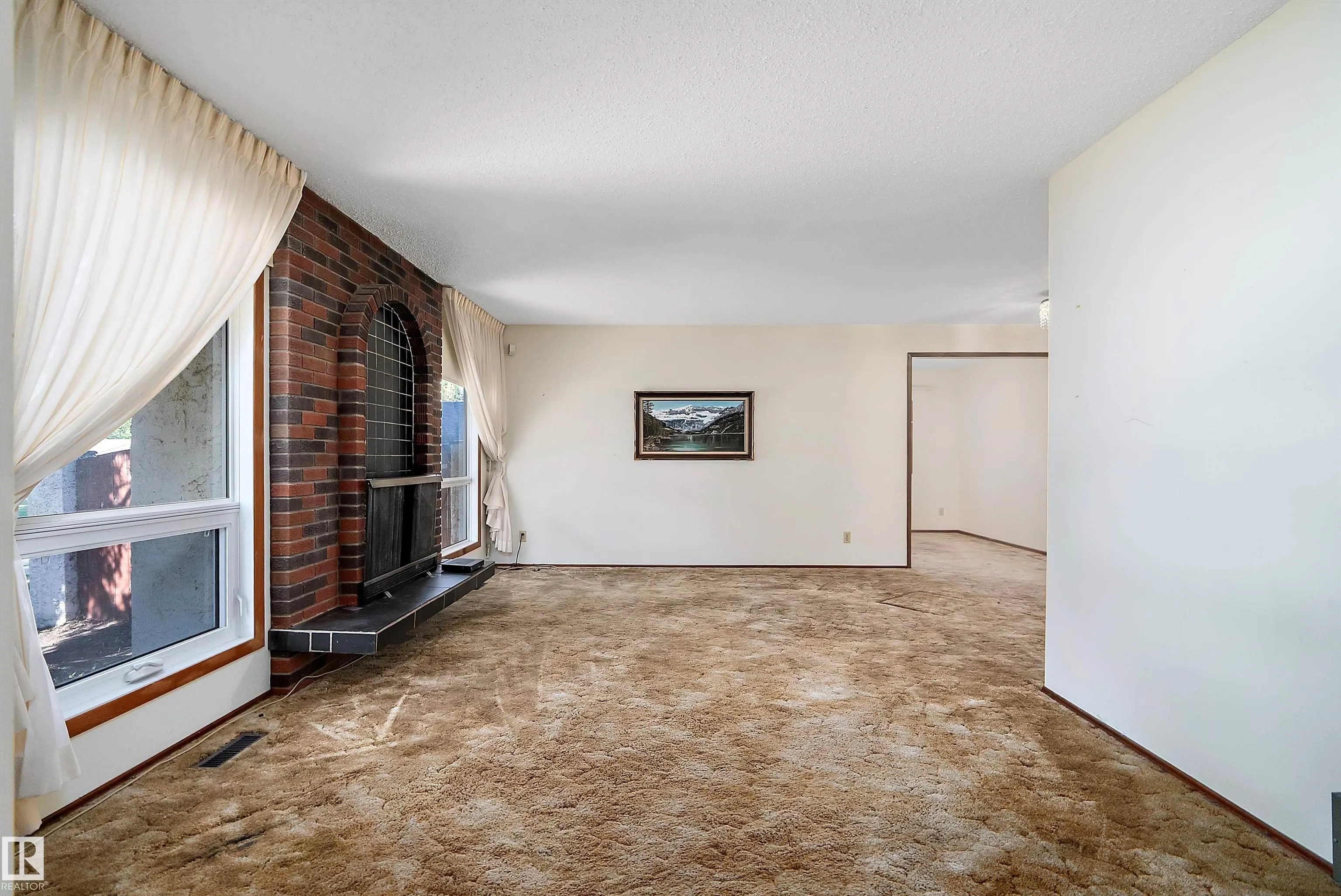 4 APACHE Crescent