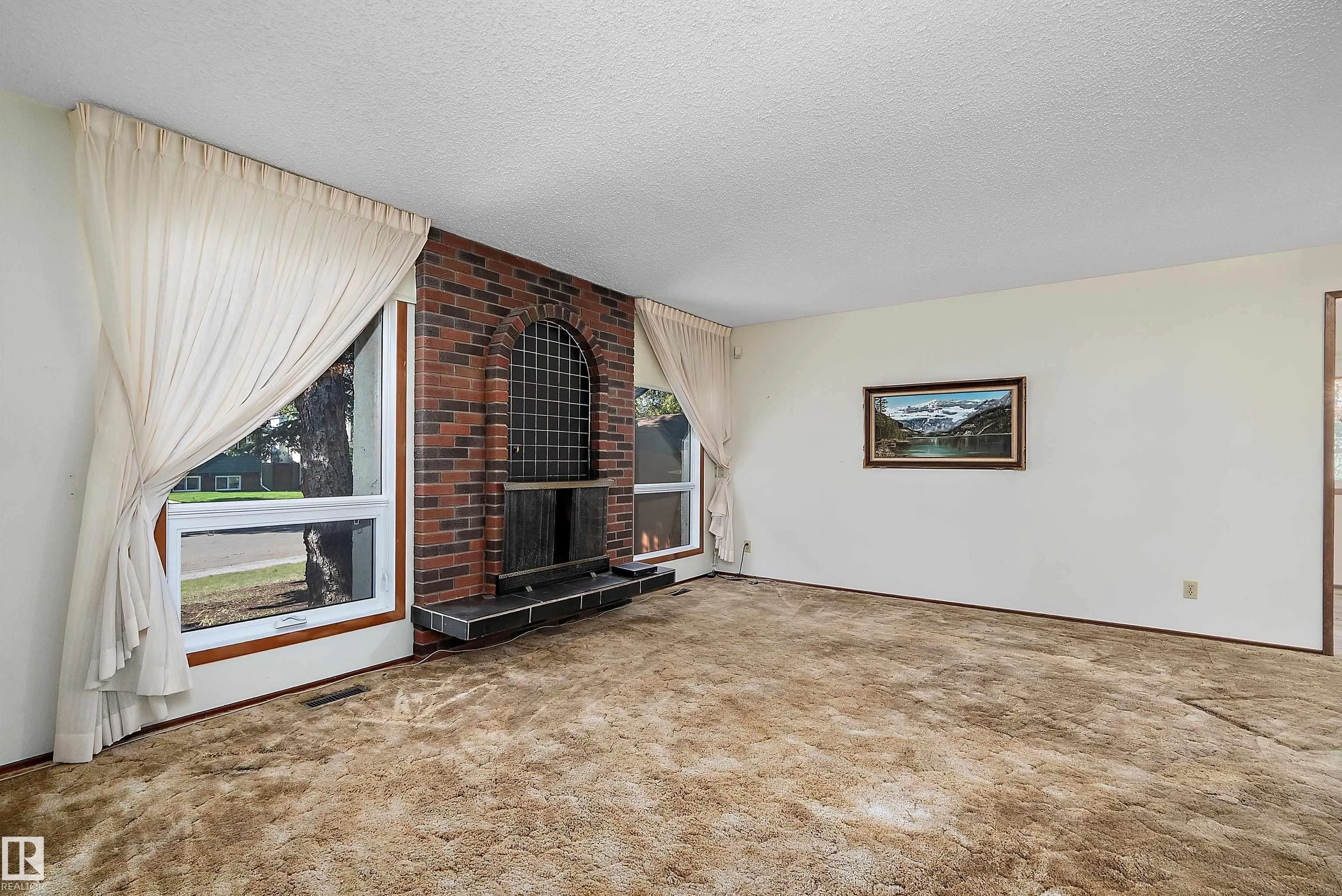 4 APACHE Crescent