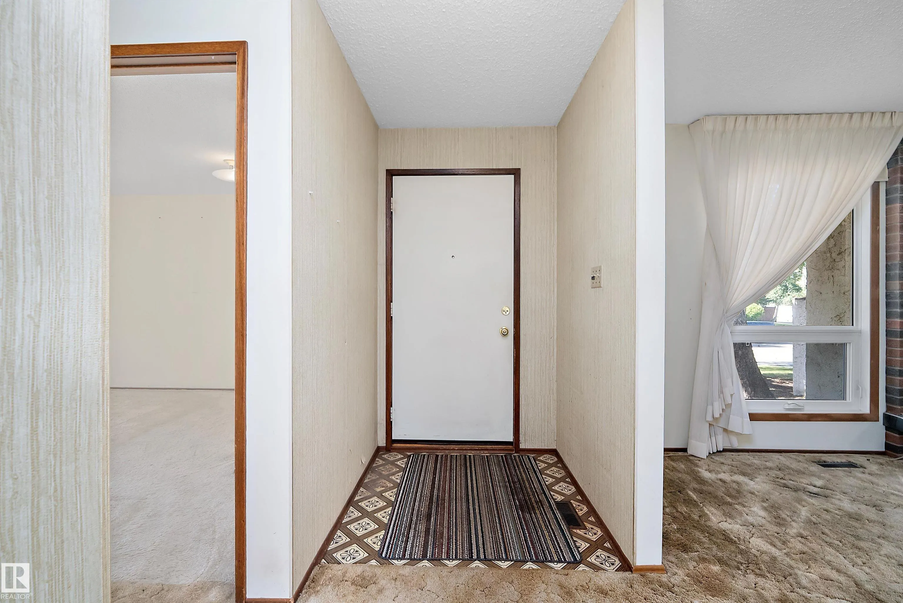 4 APACHE Crescent
