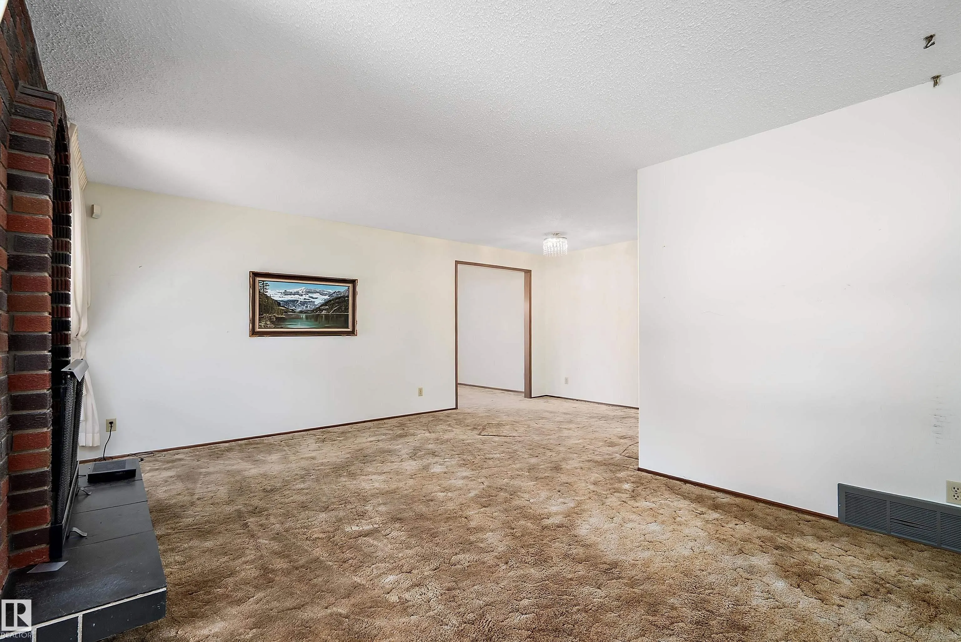4 APACHE Crescent