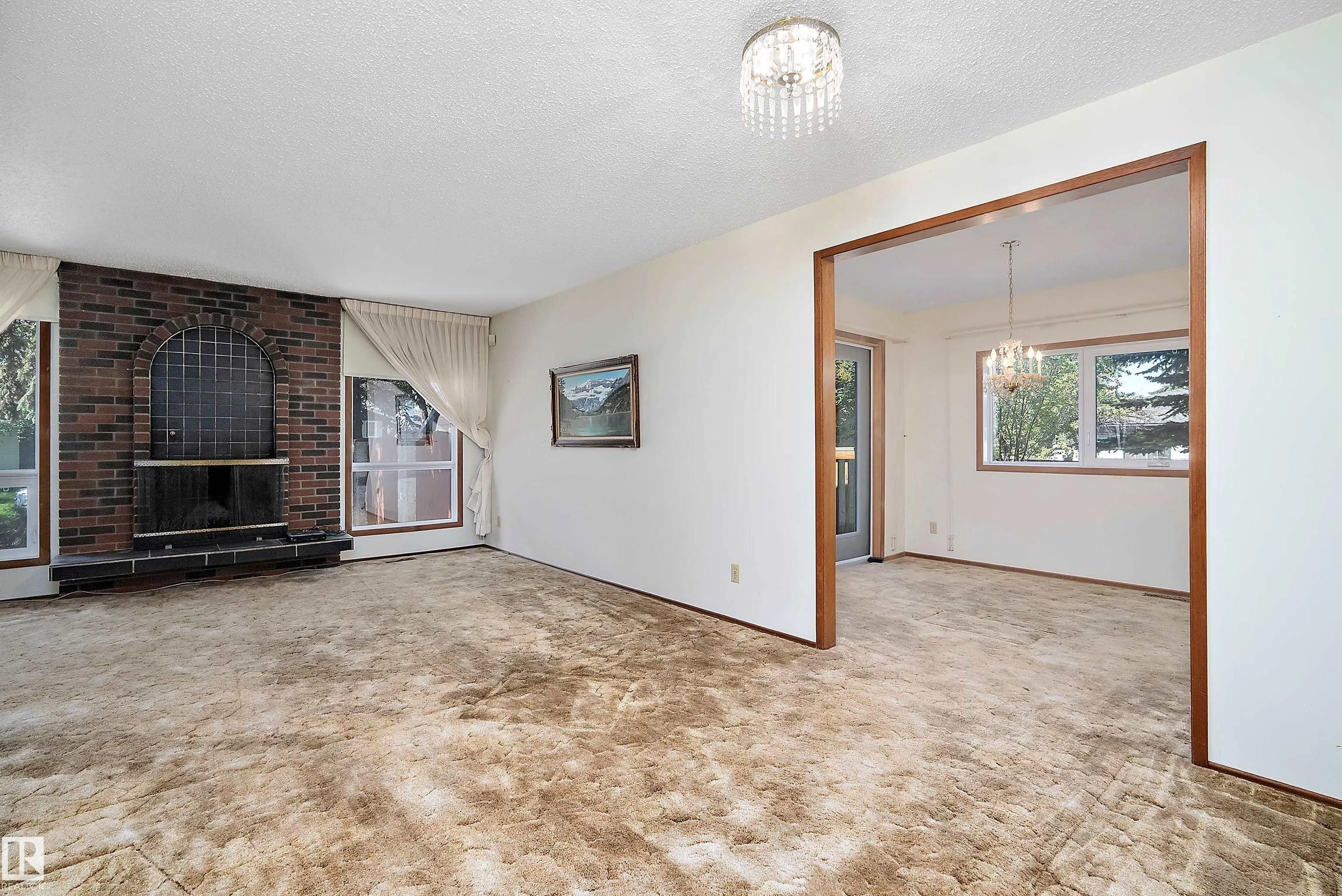 4 APACHE Crescent