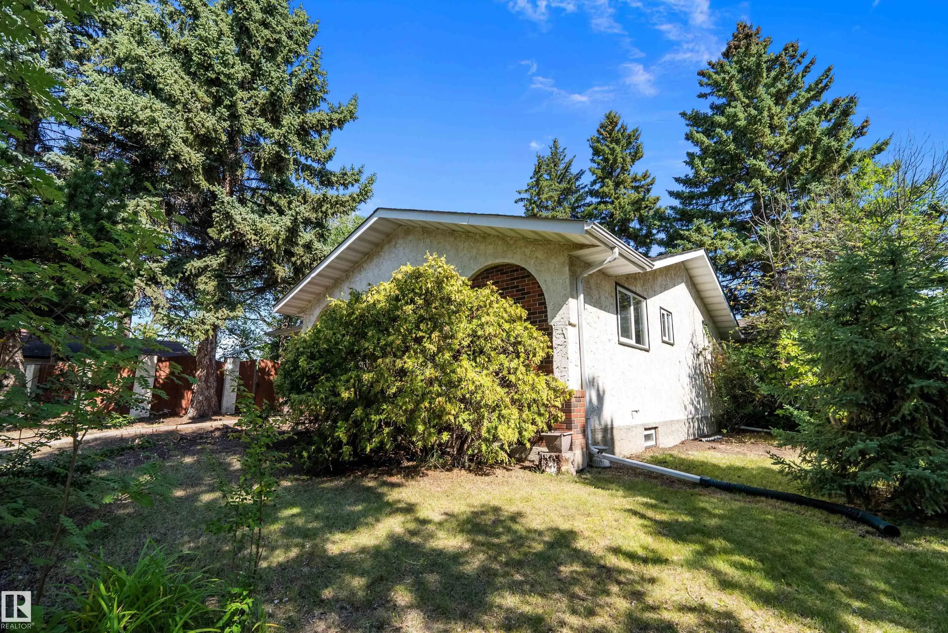 4 APACHE Crescent