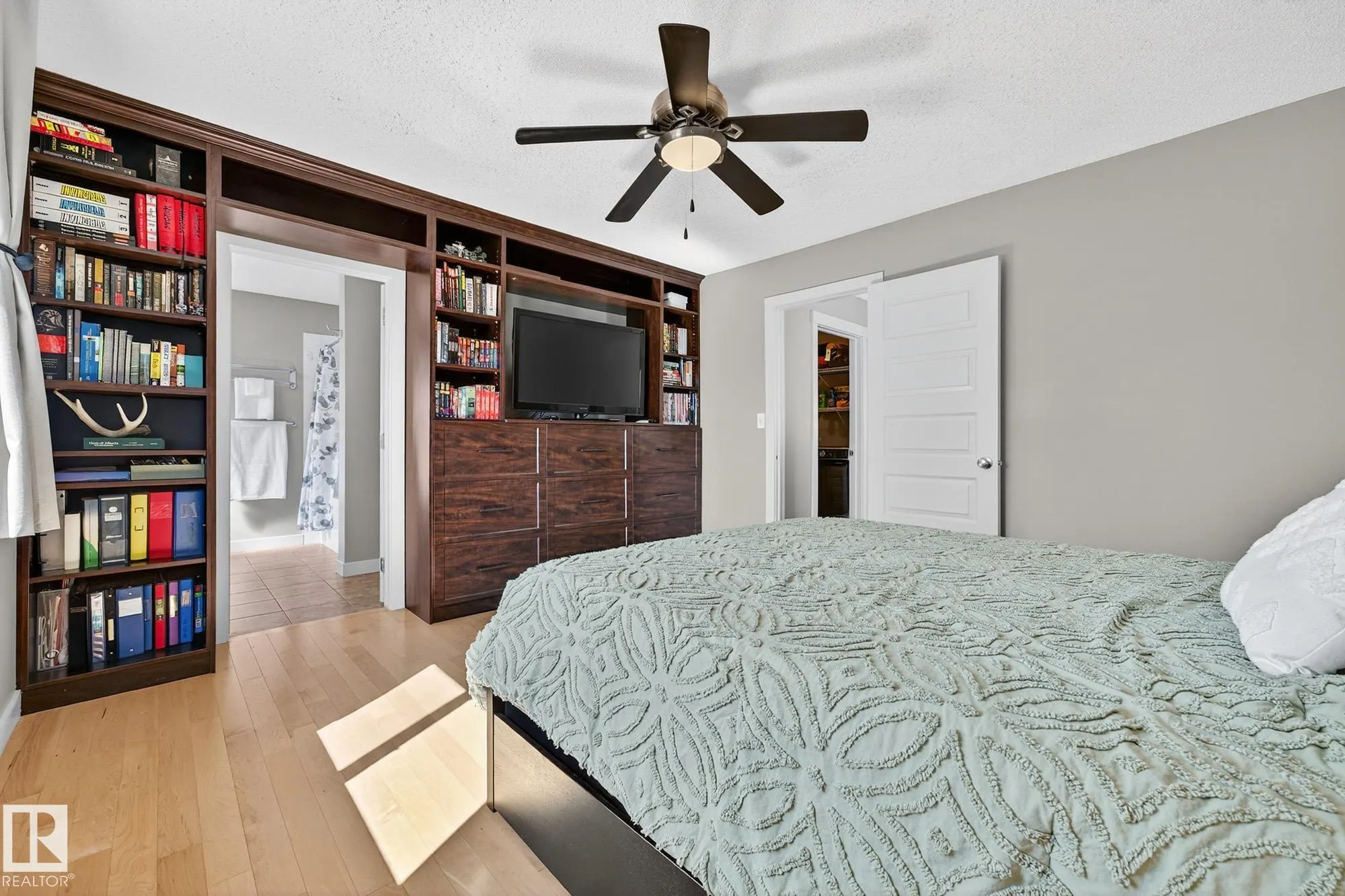 45 SUNTERRA Way