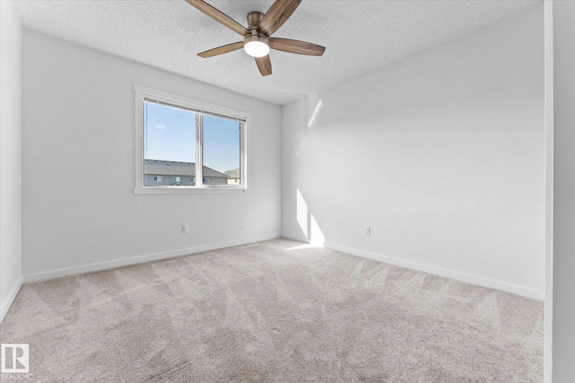 17 MEADOWLAND Crescent