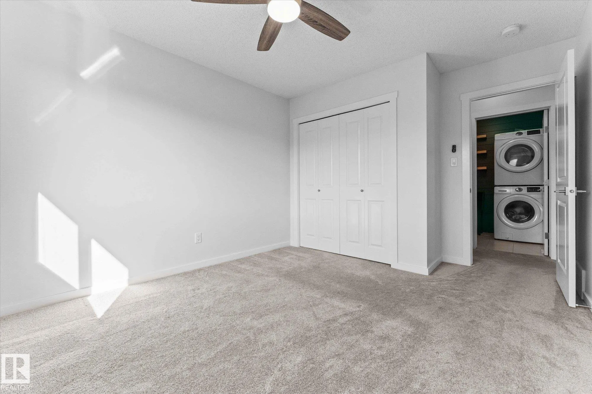 17 MEADOWLAND Crescent