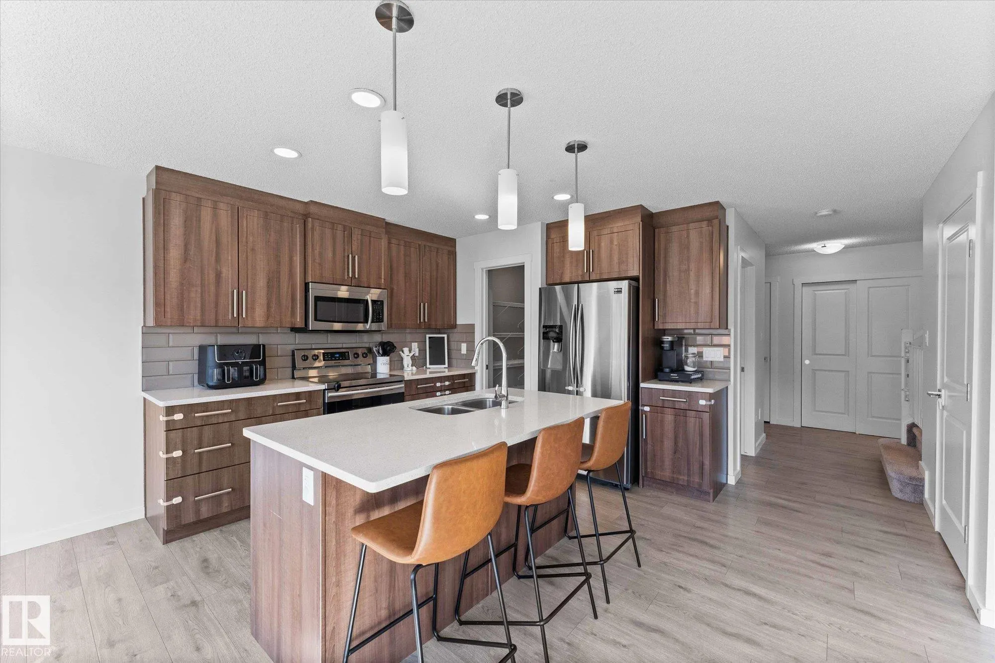 17 MEADOWLAND Crescent