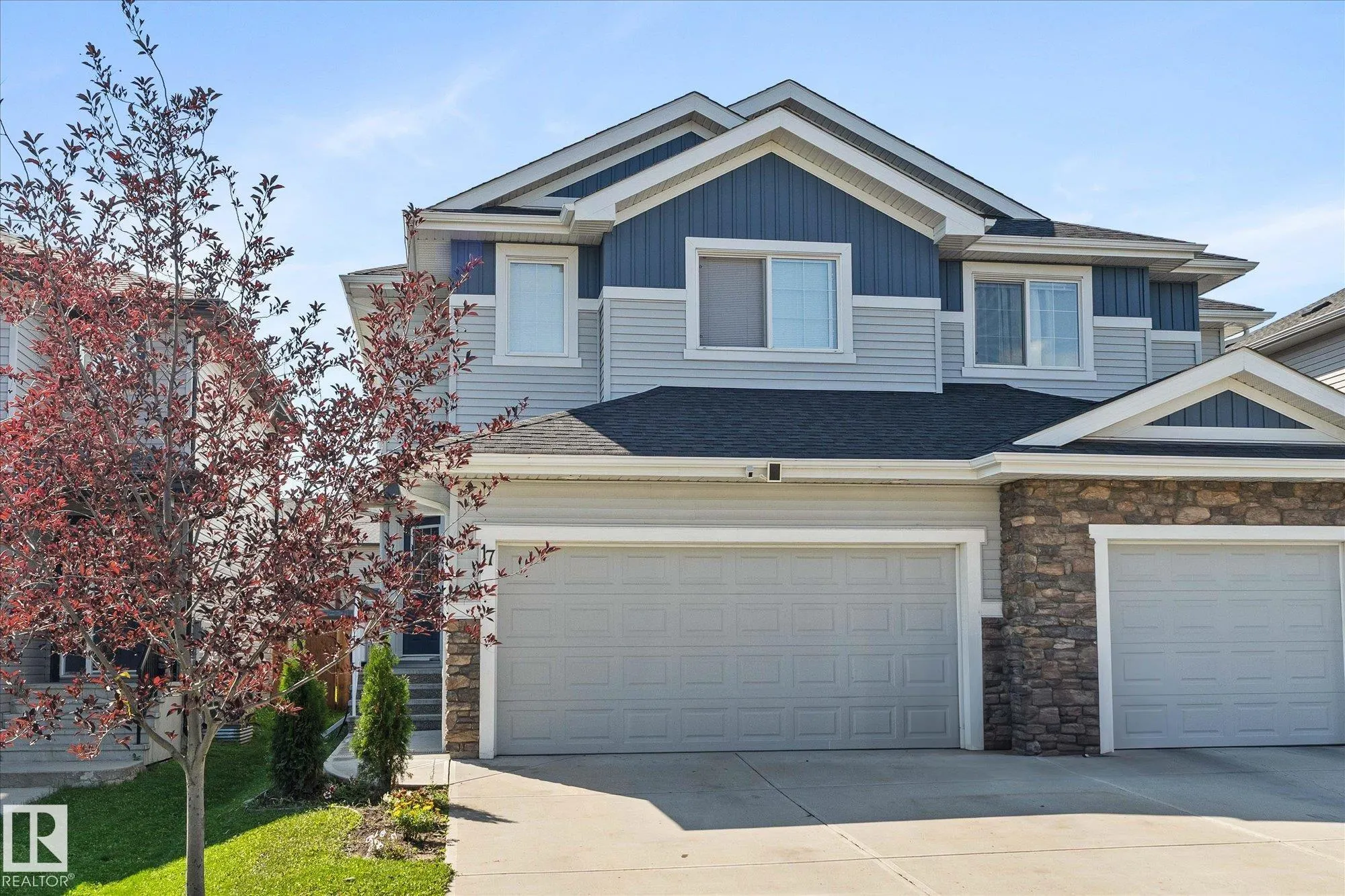 17 MEADOWLAND Crescent