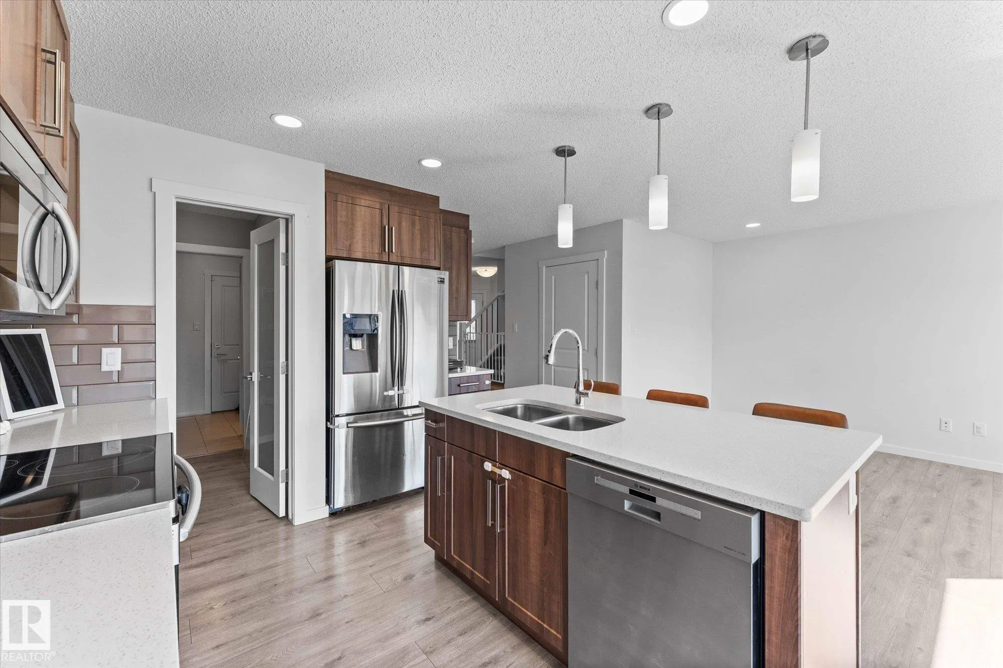 17 MEADOWLAND Crescent