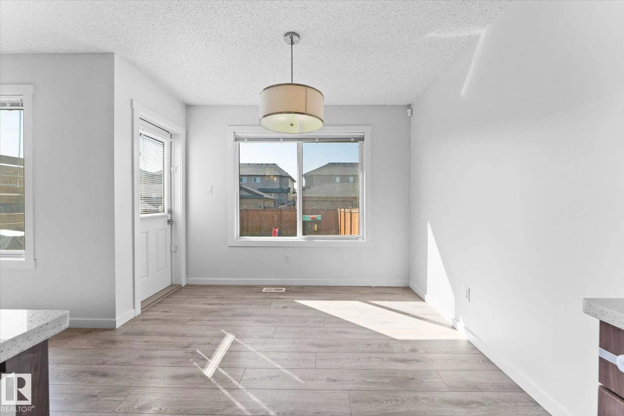 17 MEADOWLAND Crescent