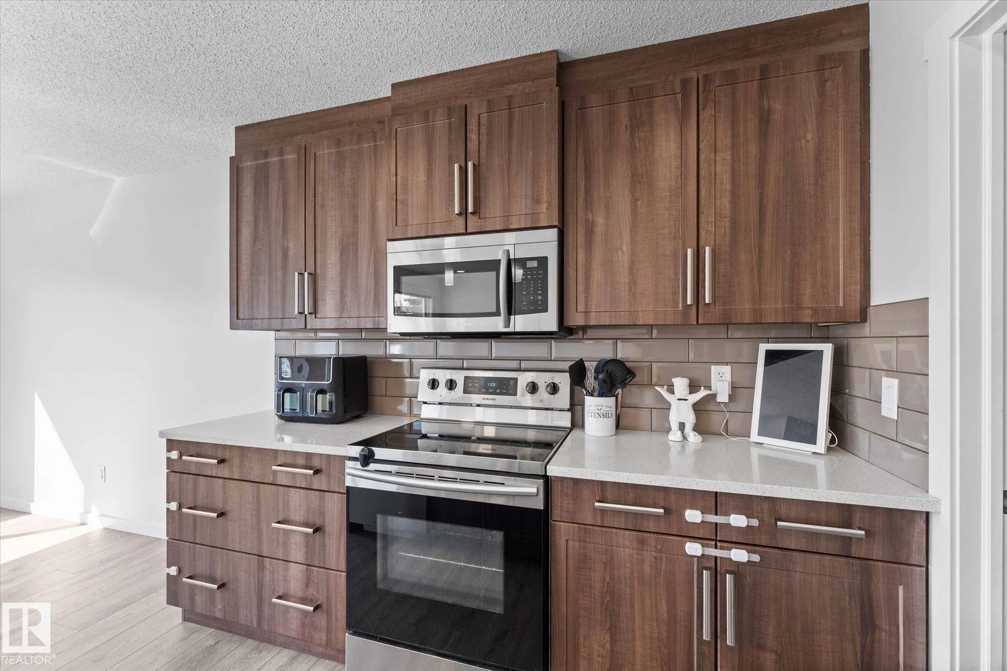 17 MEADOWLAND Crescent