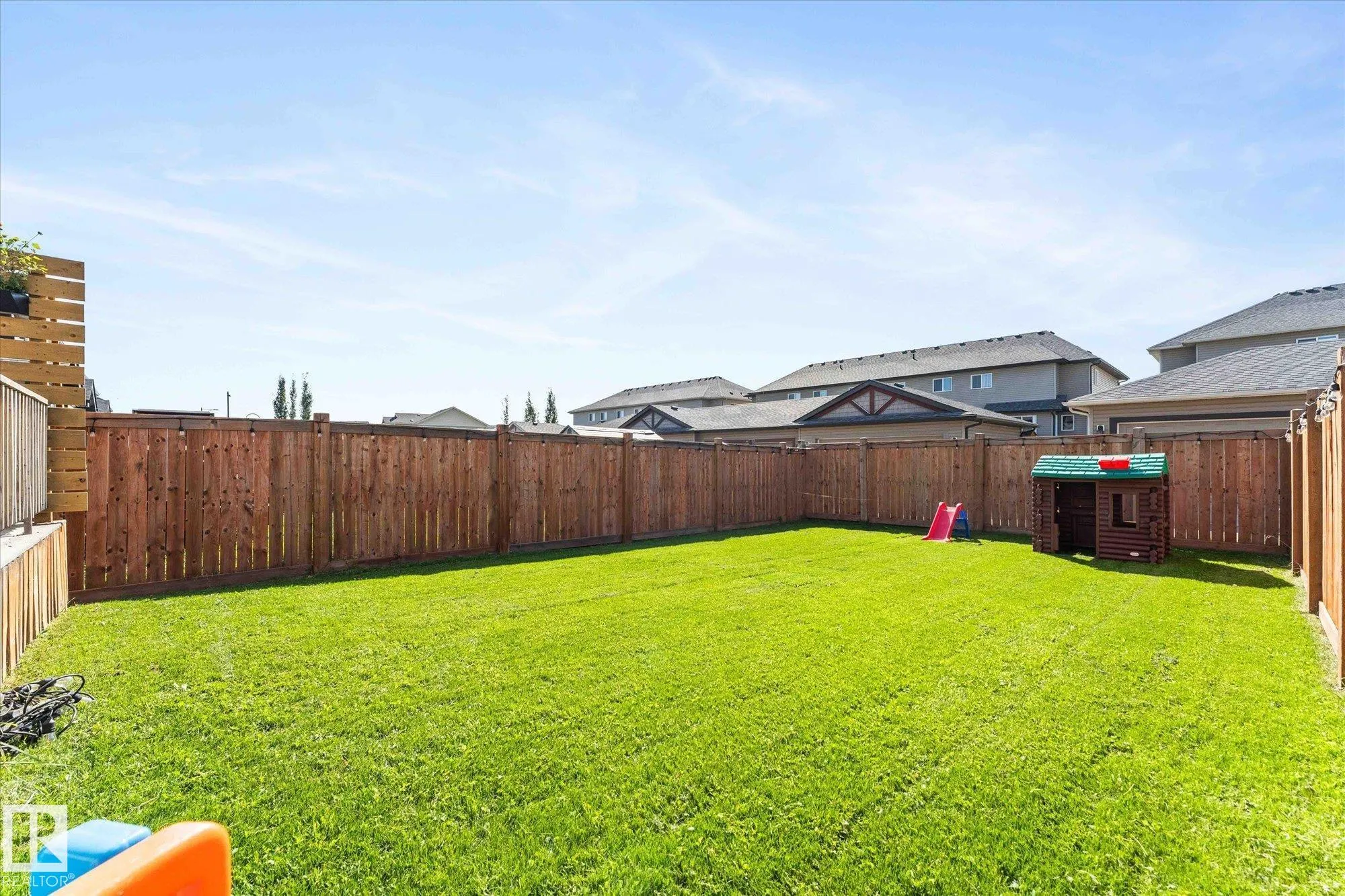 17 MEADOWLAND Crescent