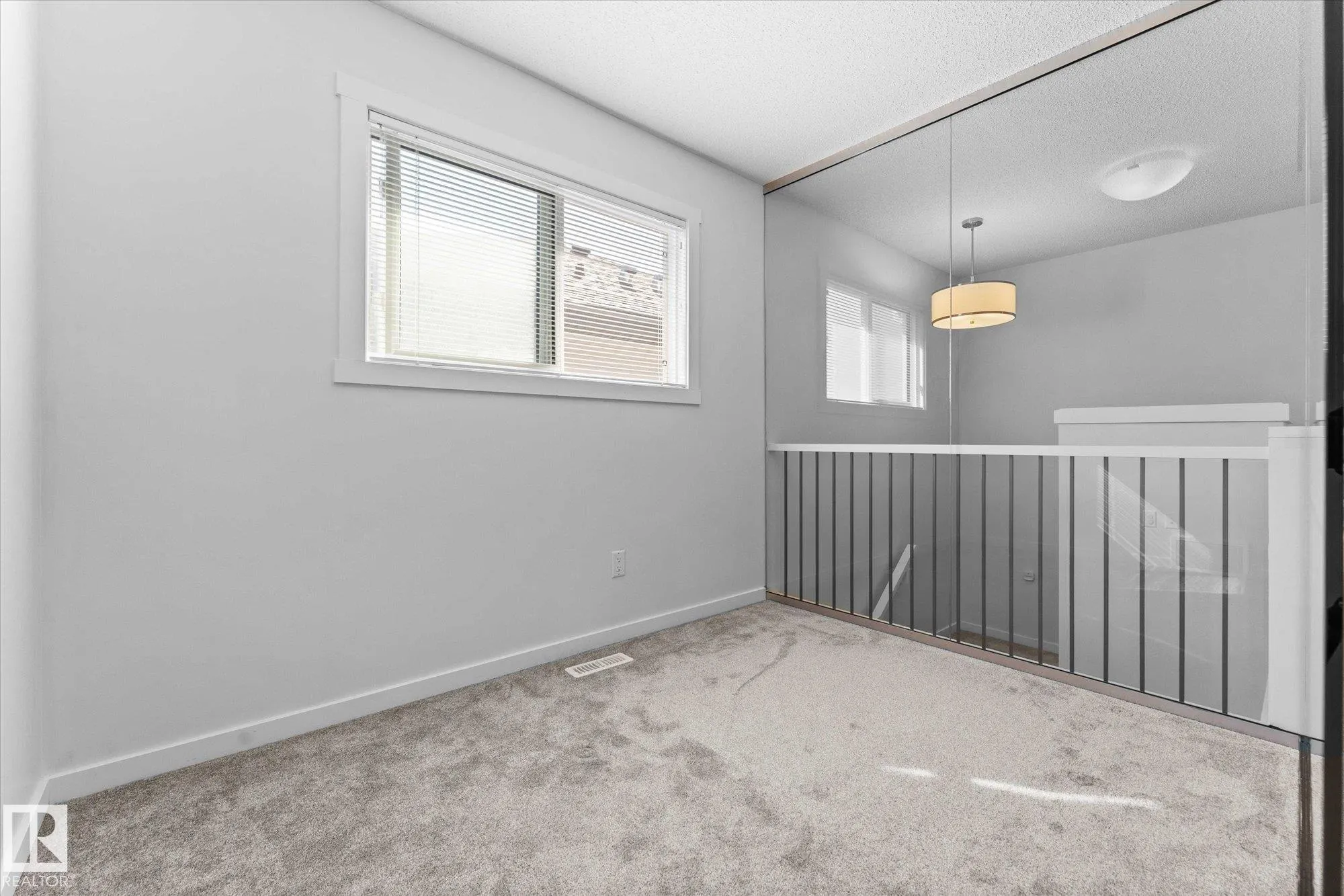 17 MEADOWLAND Crescent