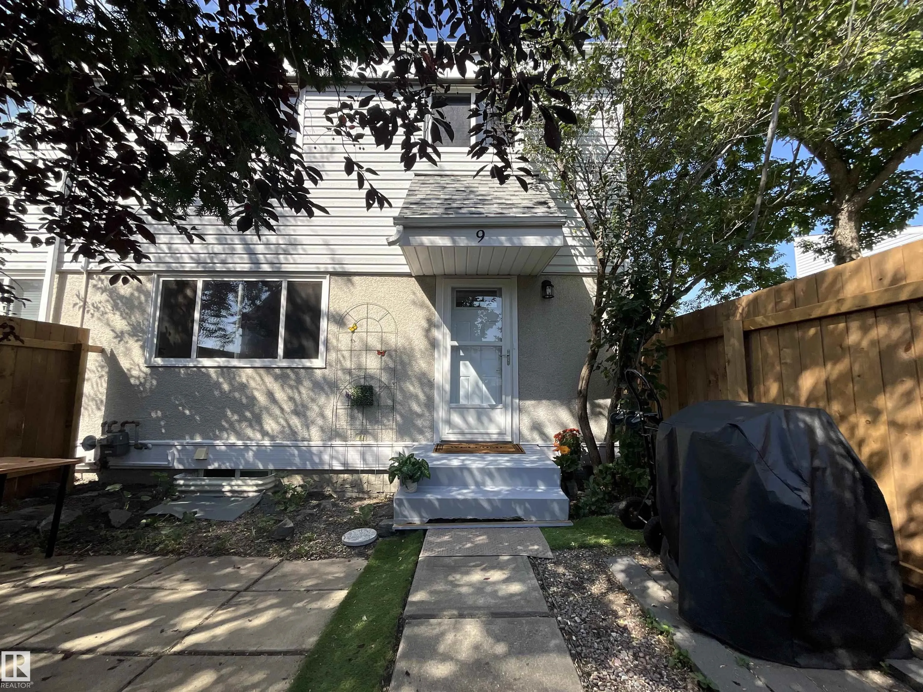 9 MCLEOD Place