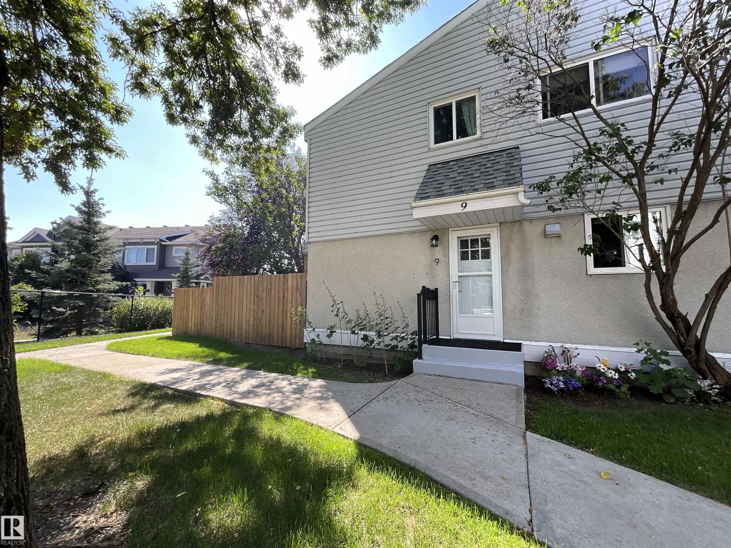 9 MCLEOD Place