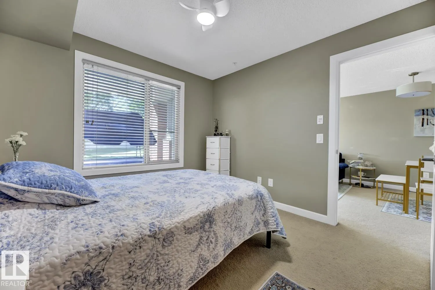 3715 Whitelaw Lane