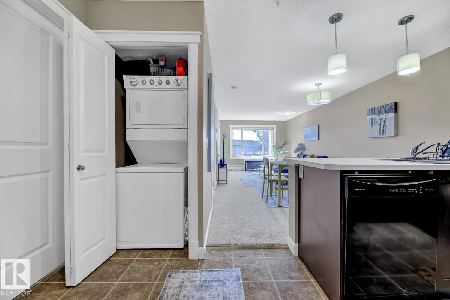 3715 Whitelaw Lane