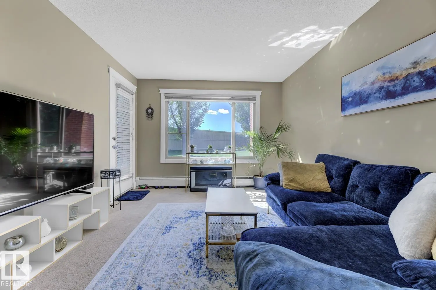 3715 Whitelaw Lane