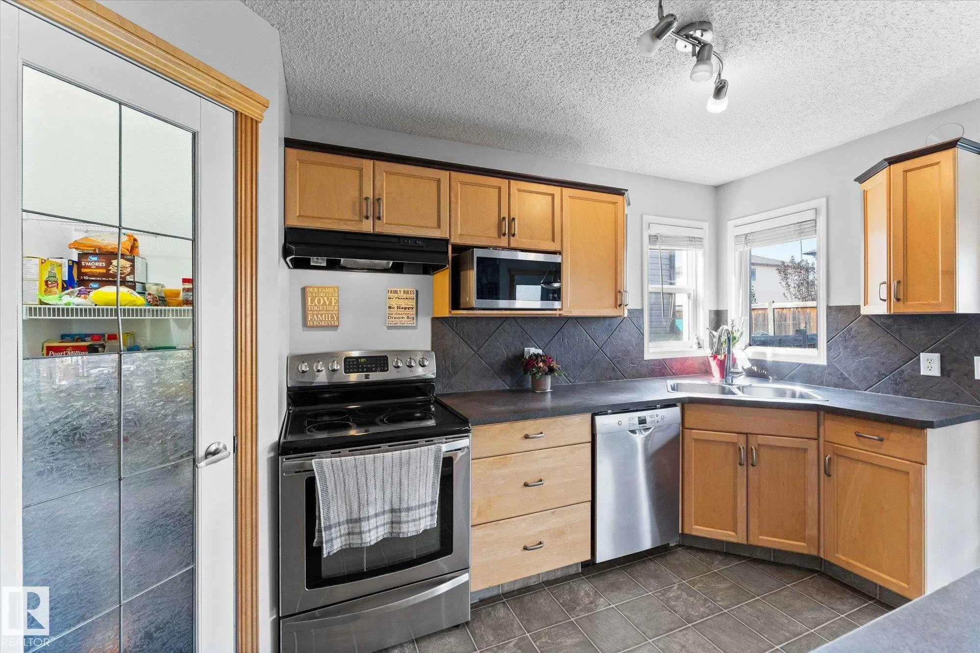45 LAMPLIGHT Drive