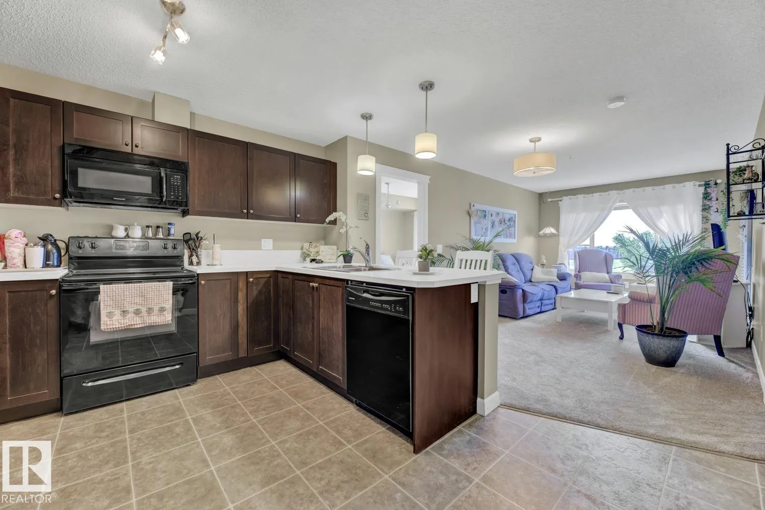 3715 Whitelaw Lane