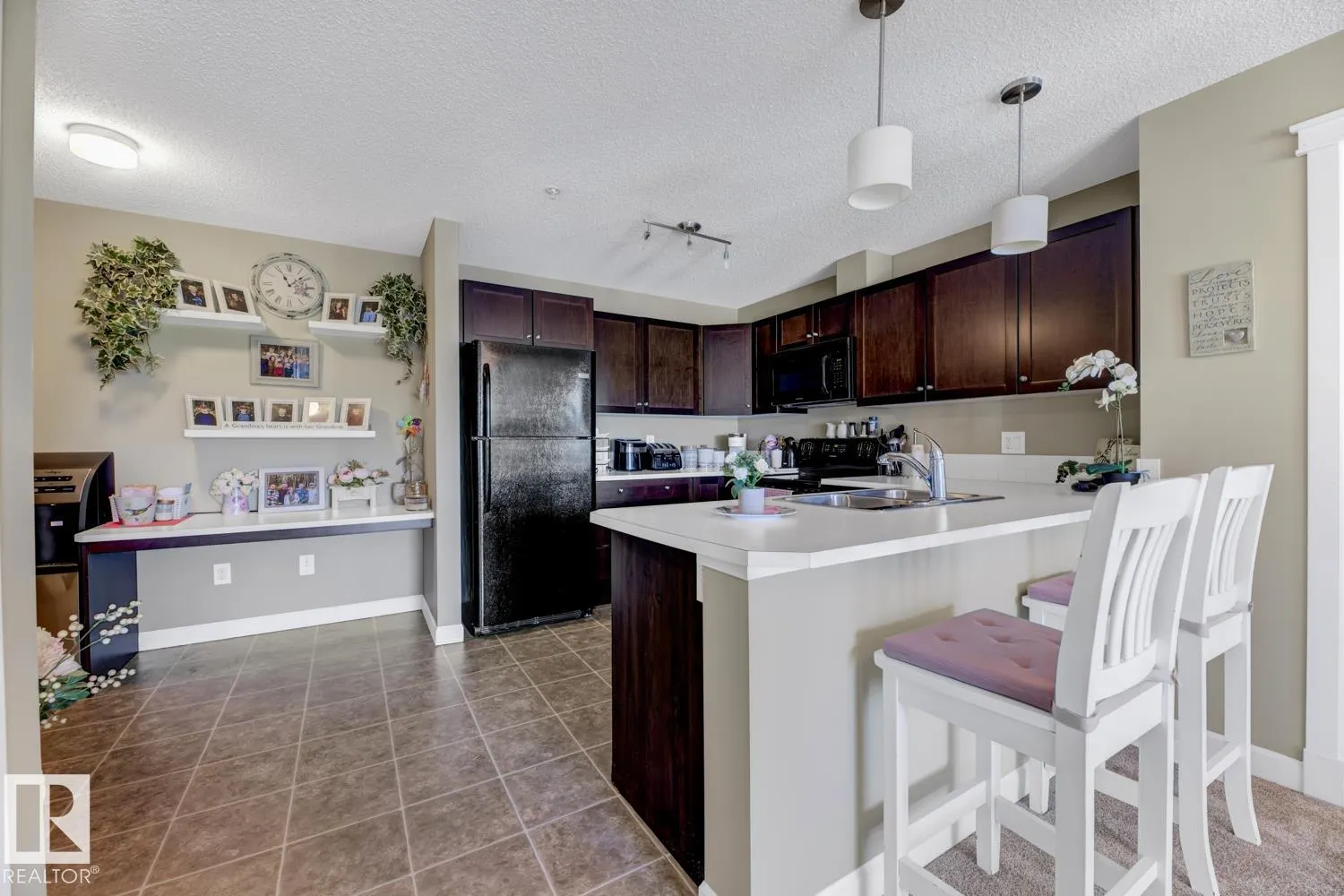 3715 Whitelaw Lane