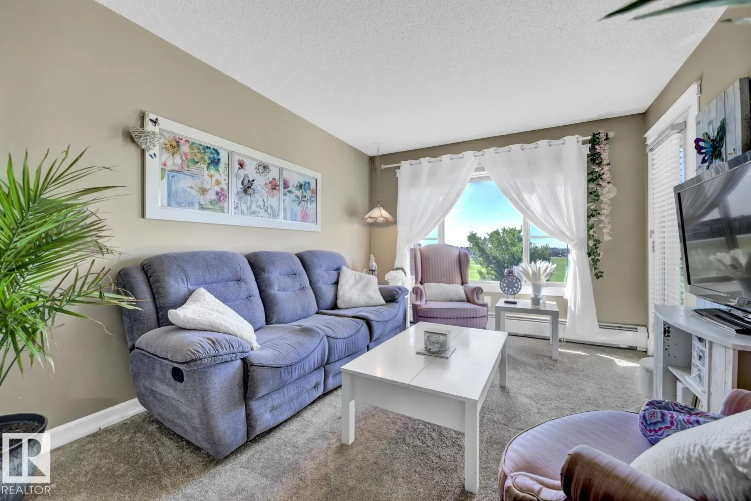 3715 Whitelaw Lane